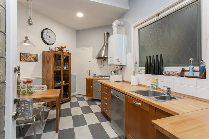 Spacious Apartment in the Heart of Eixample gallery image 4