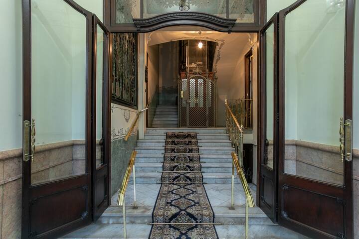 Spacious Apartment in the Heart of Eixample gallery image 5