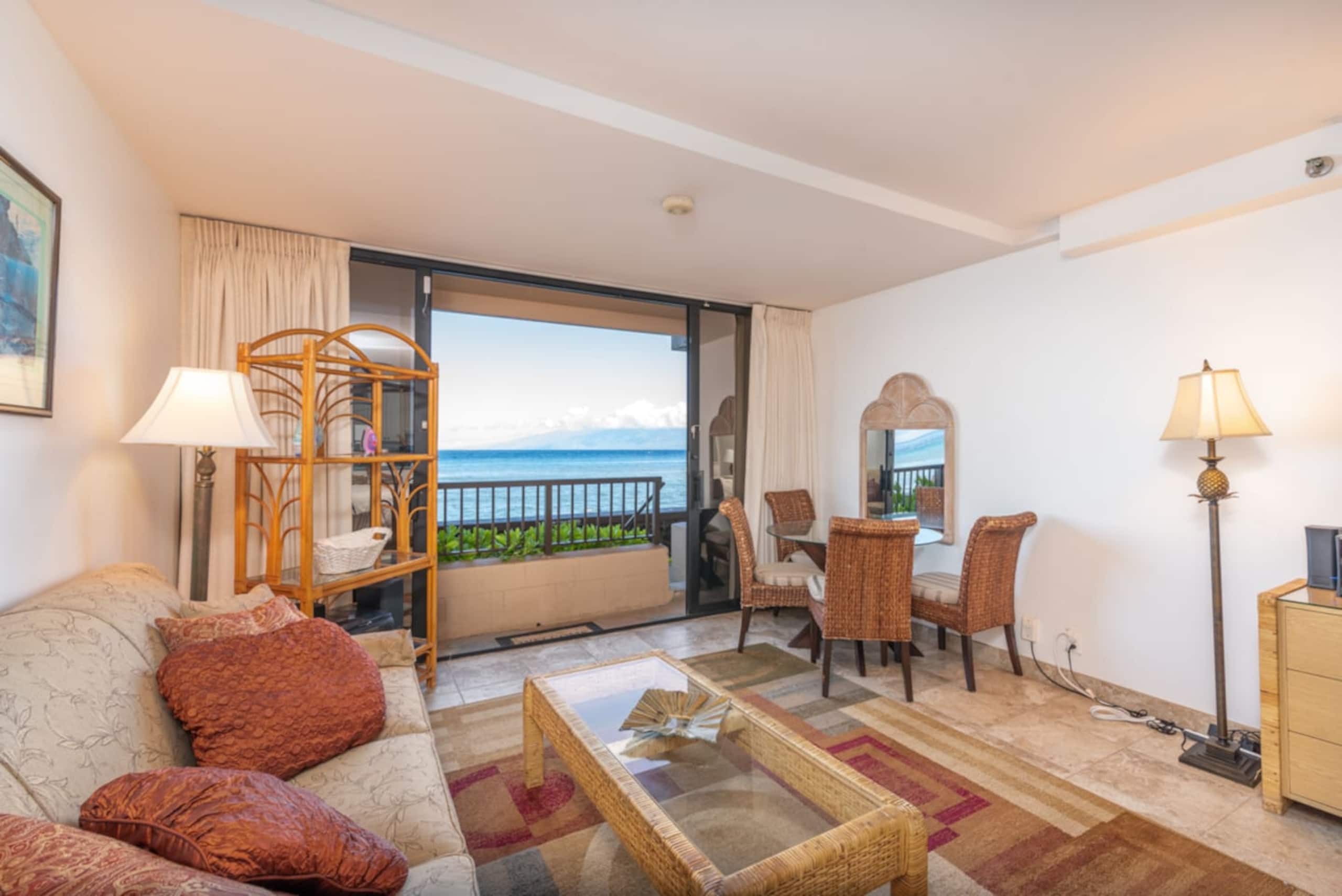 Condo in Lahaina · ★4.17 · Studio · 2 beds · 1 bath - Image 3