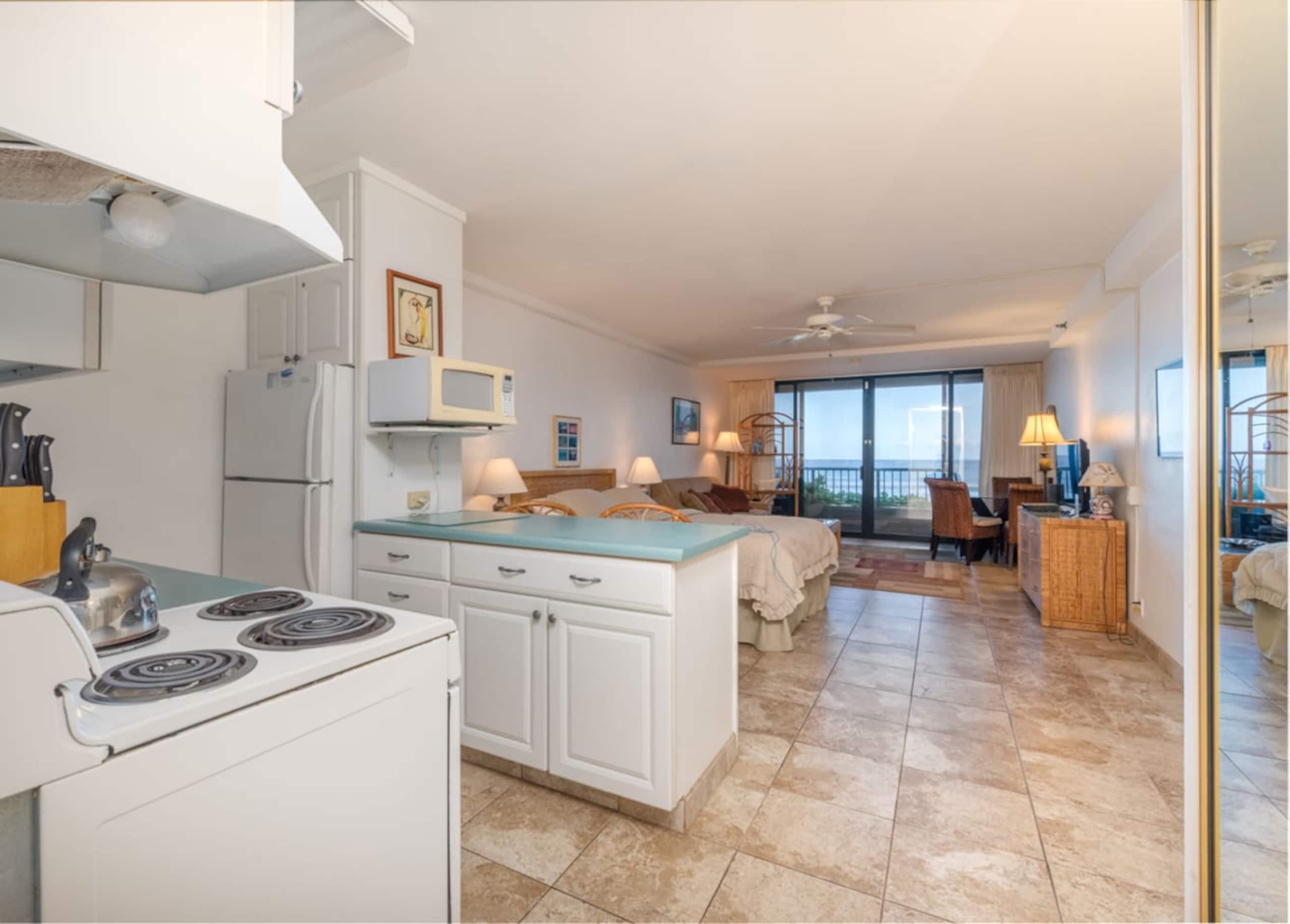 Condo in Lahaina · ★4.17 · Studio · 2 beds · 1 bath - Image 9