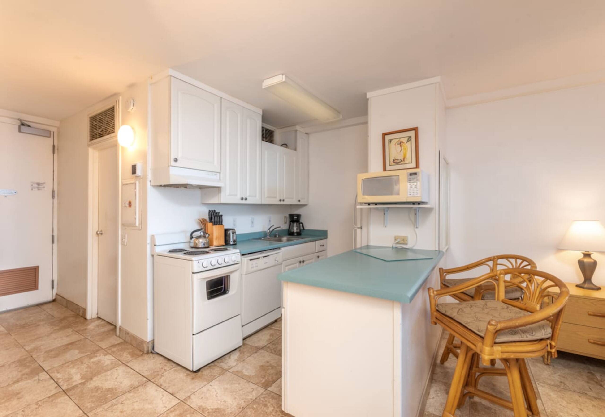 Condo in Lahaina · ★4.17 · Studio · 2 beds · 1 bath - Image 12