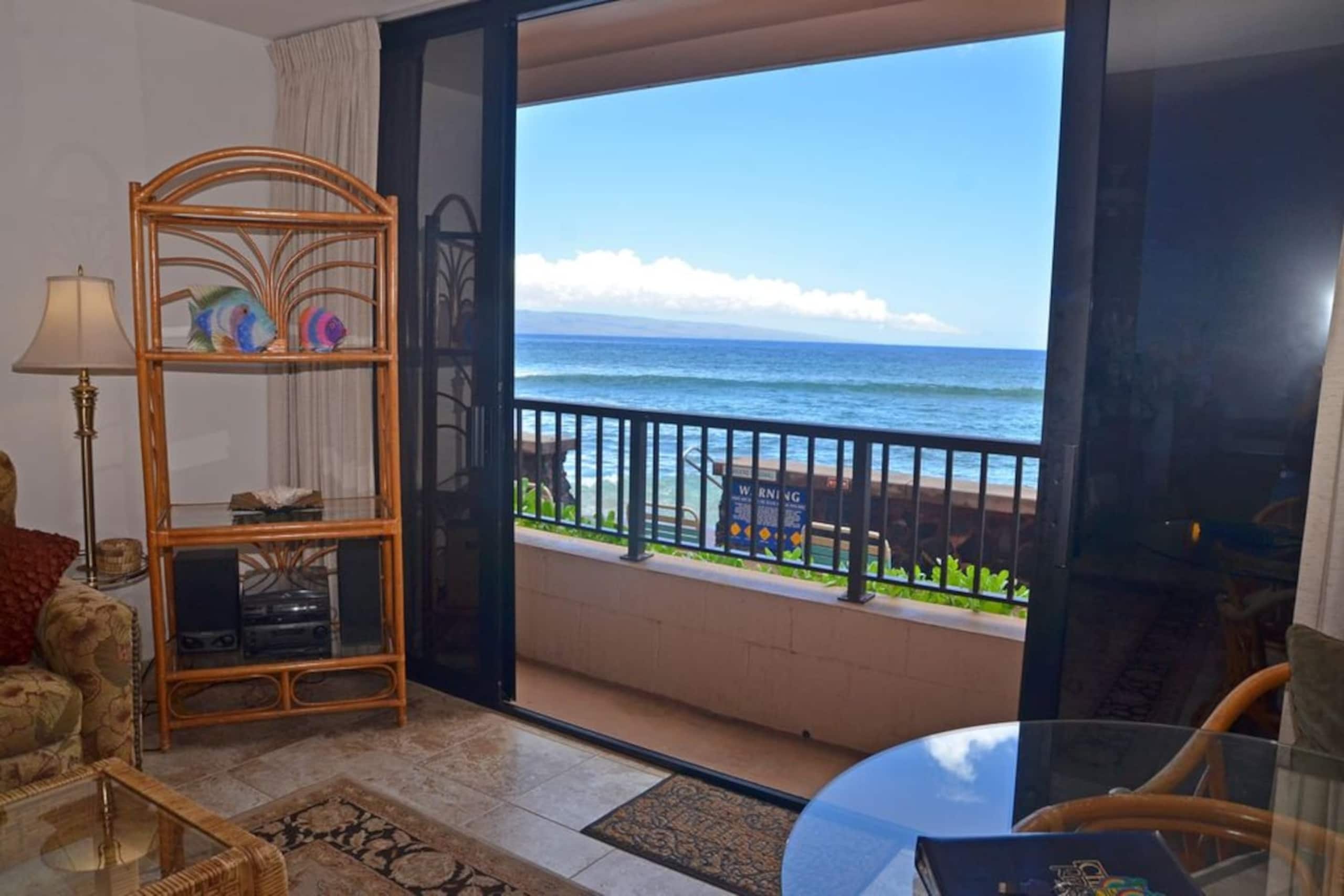 Condo in Lahaina · ★4.17 · Studio · 2 beds · 1 bath - Image 1