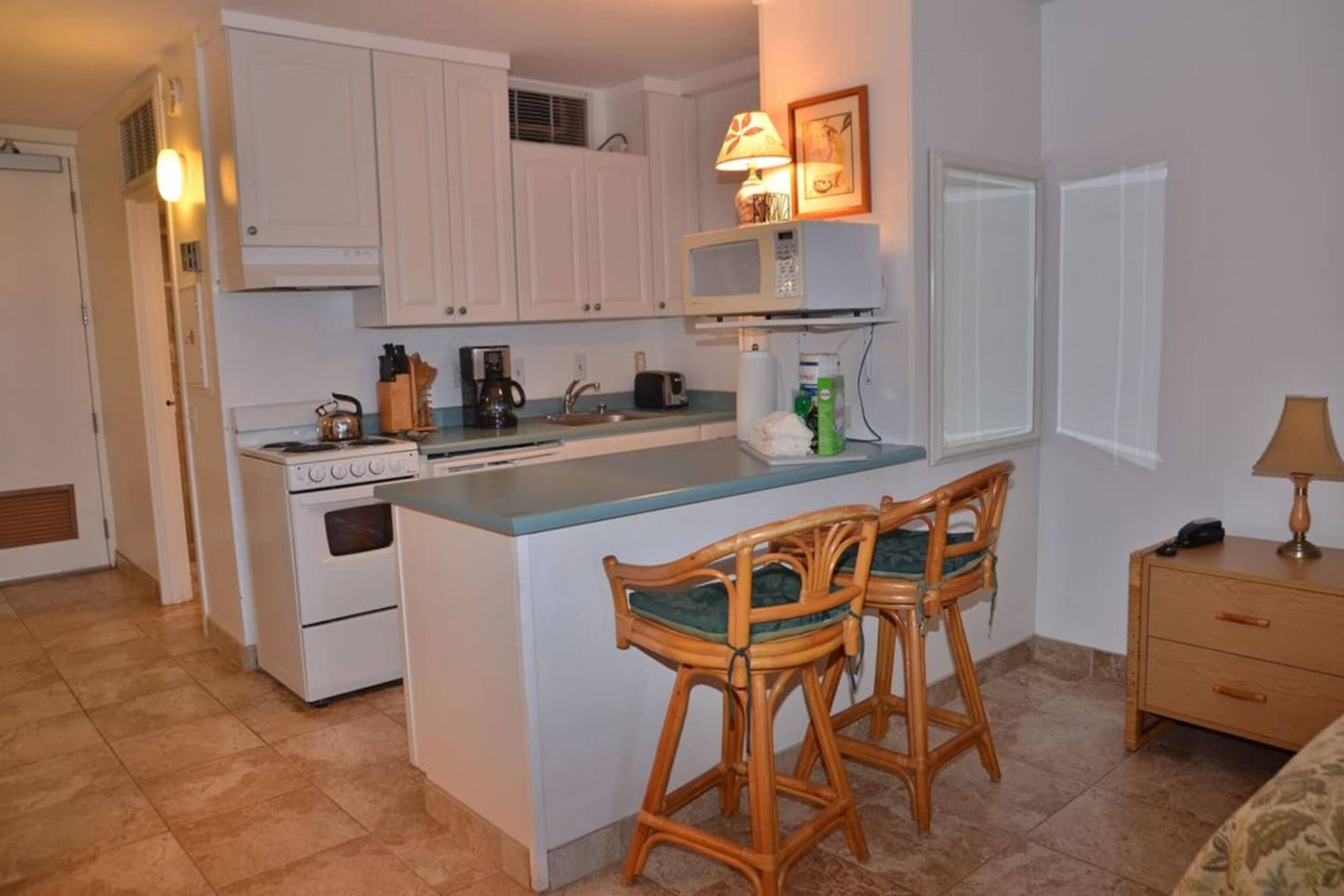 Condo in Lahaina · ★4.17 · Studio · 2 beds · 1 bath - Image 13