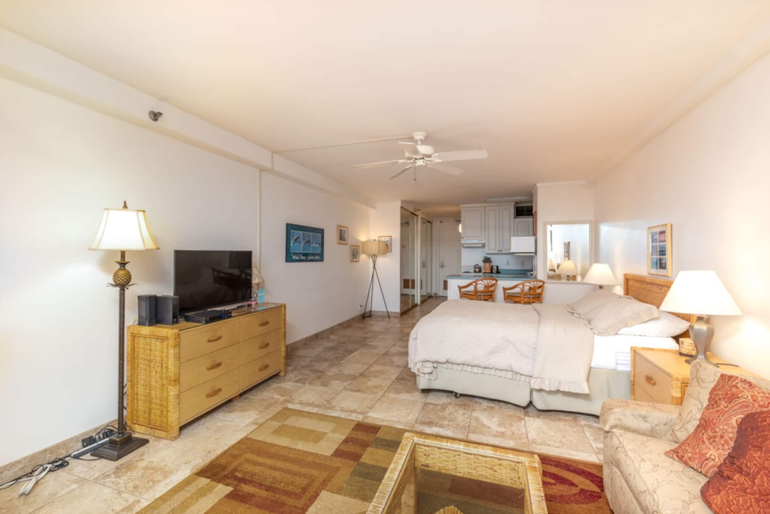 Condo in Lahaina · ★4.17 · Studio · 2 beds · 1 bath - Image 8