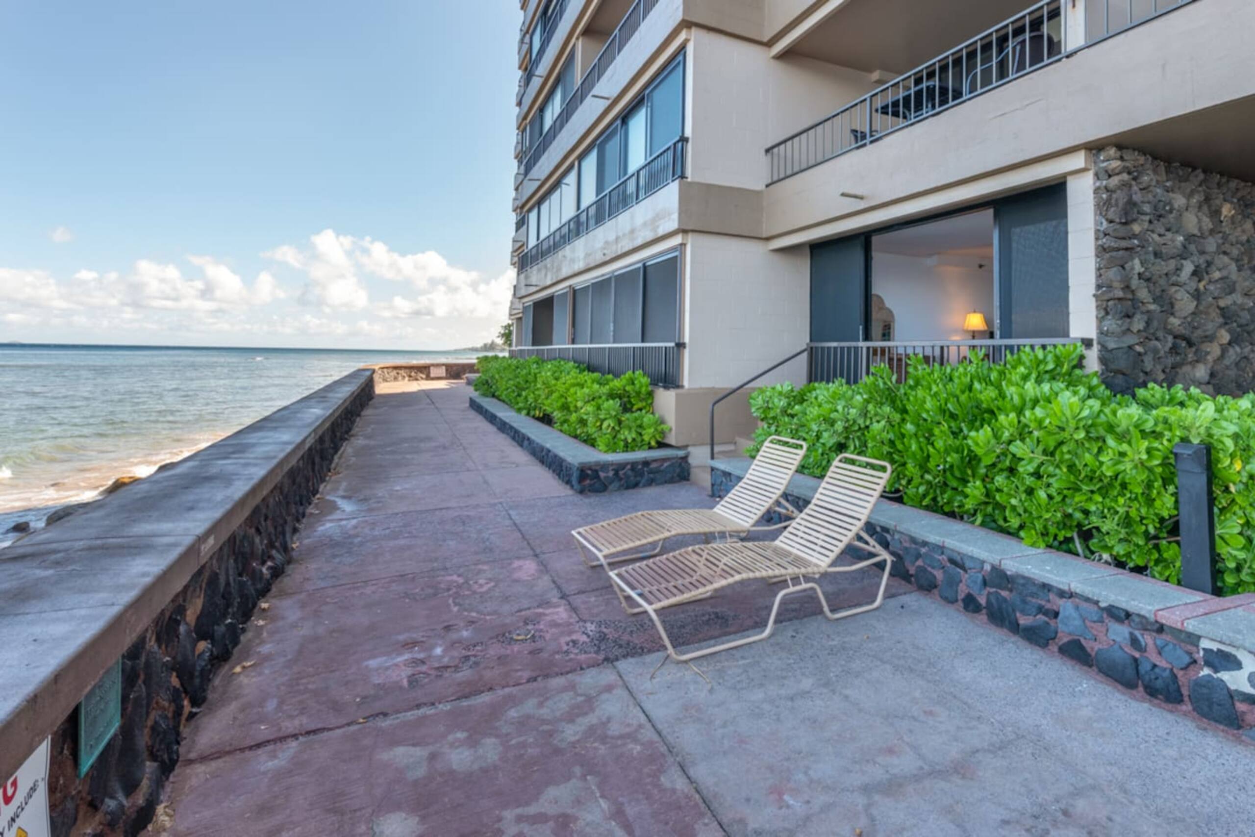 Condo in Lahaina · ★4.17 · Studio · 2 beds · 1 bath - Image 23