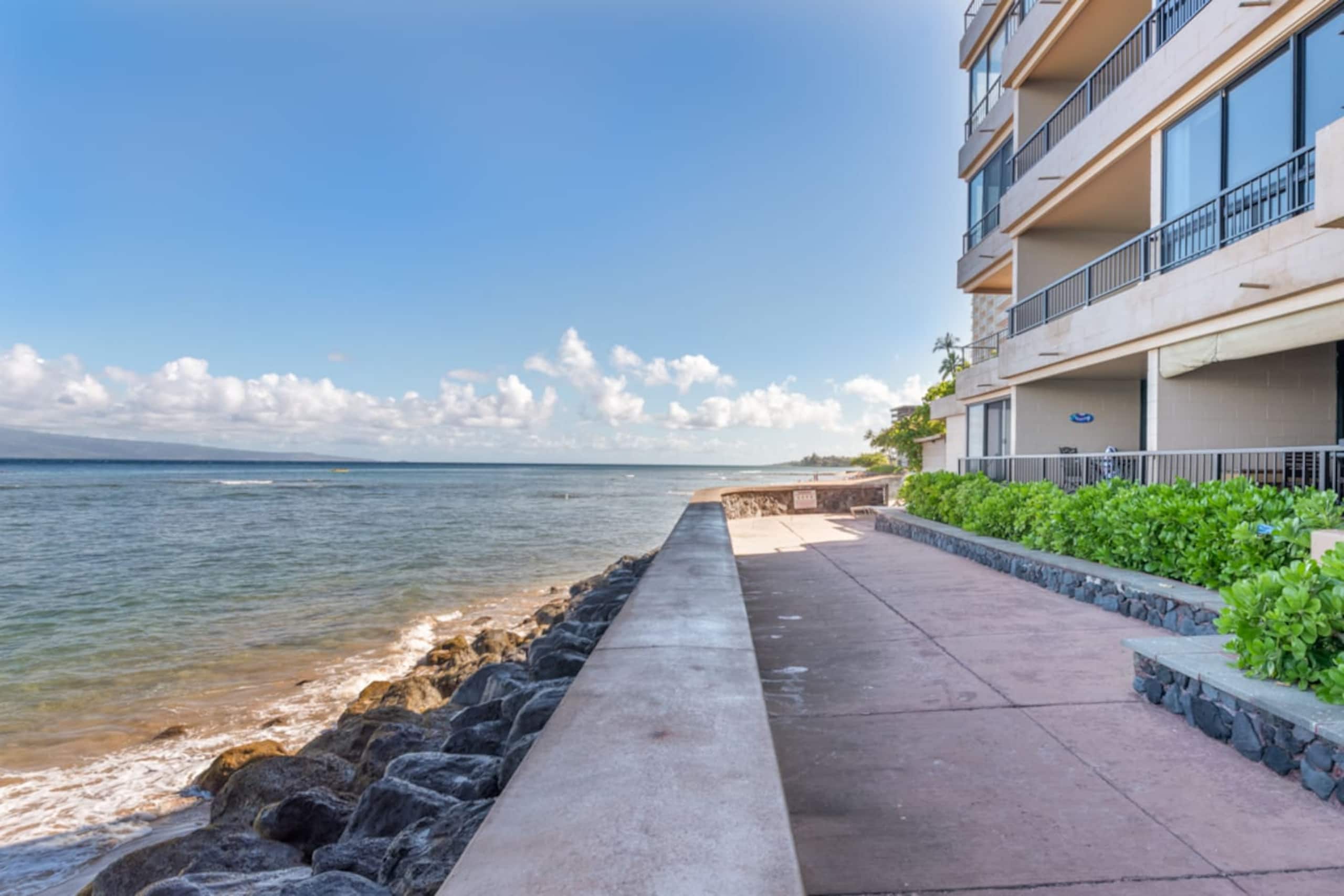 Condo in Lahaina · ★4.17 · Studio · 2 beds · 1 bath - Image 27