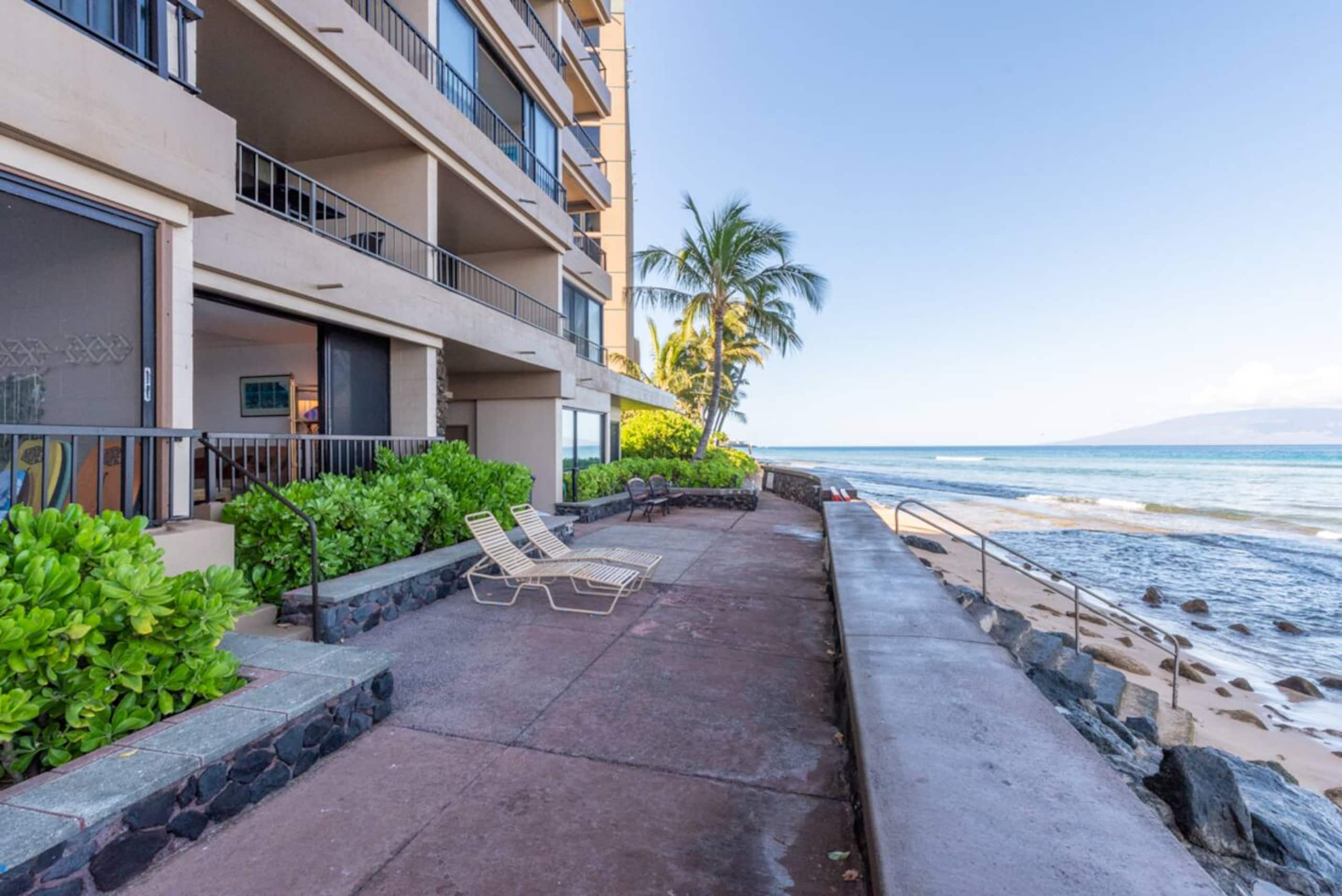 Condo in Lahaina · ★4.17 · Studio · 2 beds · 1 bath - Image 25