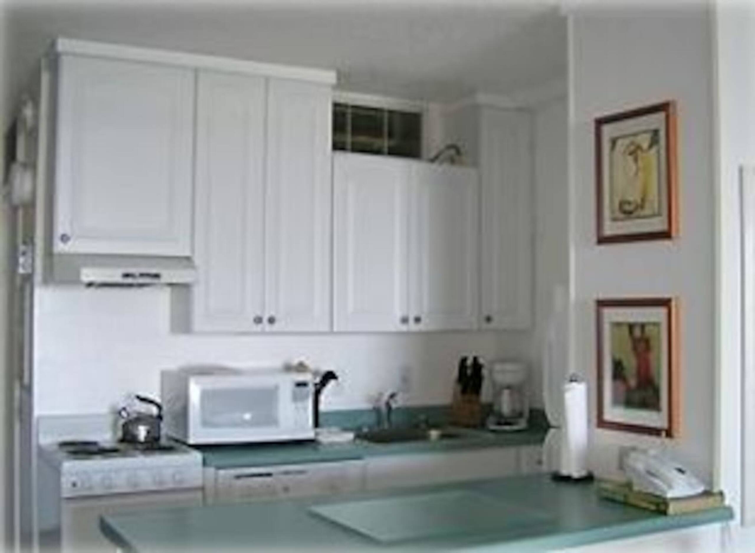 Condo in Lahaina · ★4.17 · Studio · 2 beds · 1 bath - Image 11