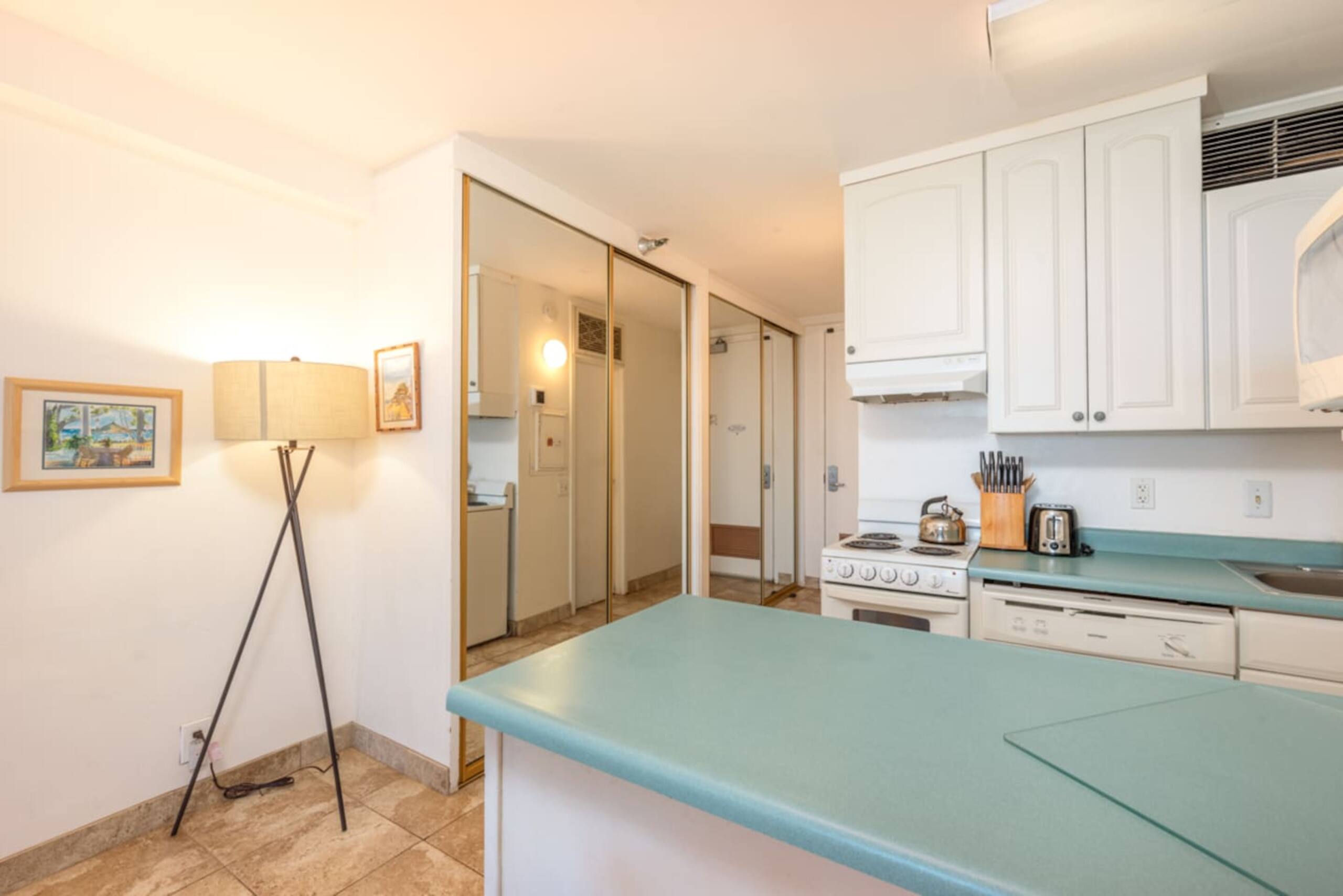 Condo in Lahaina · ★4.17 · Studio · 2 beds · 1 bath - Image 10