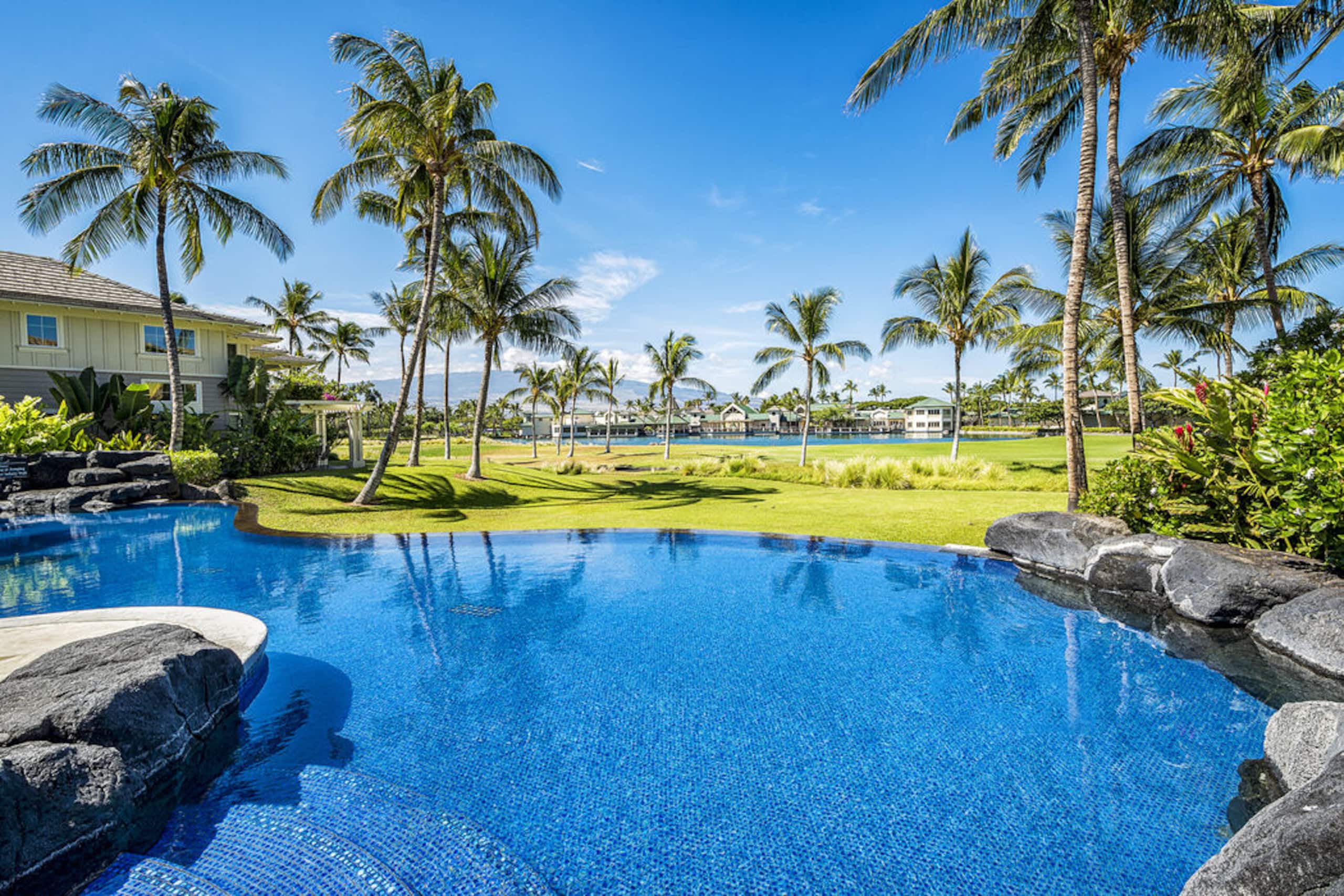 Waikoloa Beach Condo w/ Loft, AC & Golf Views - Photo 35
