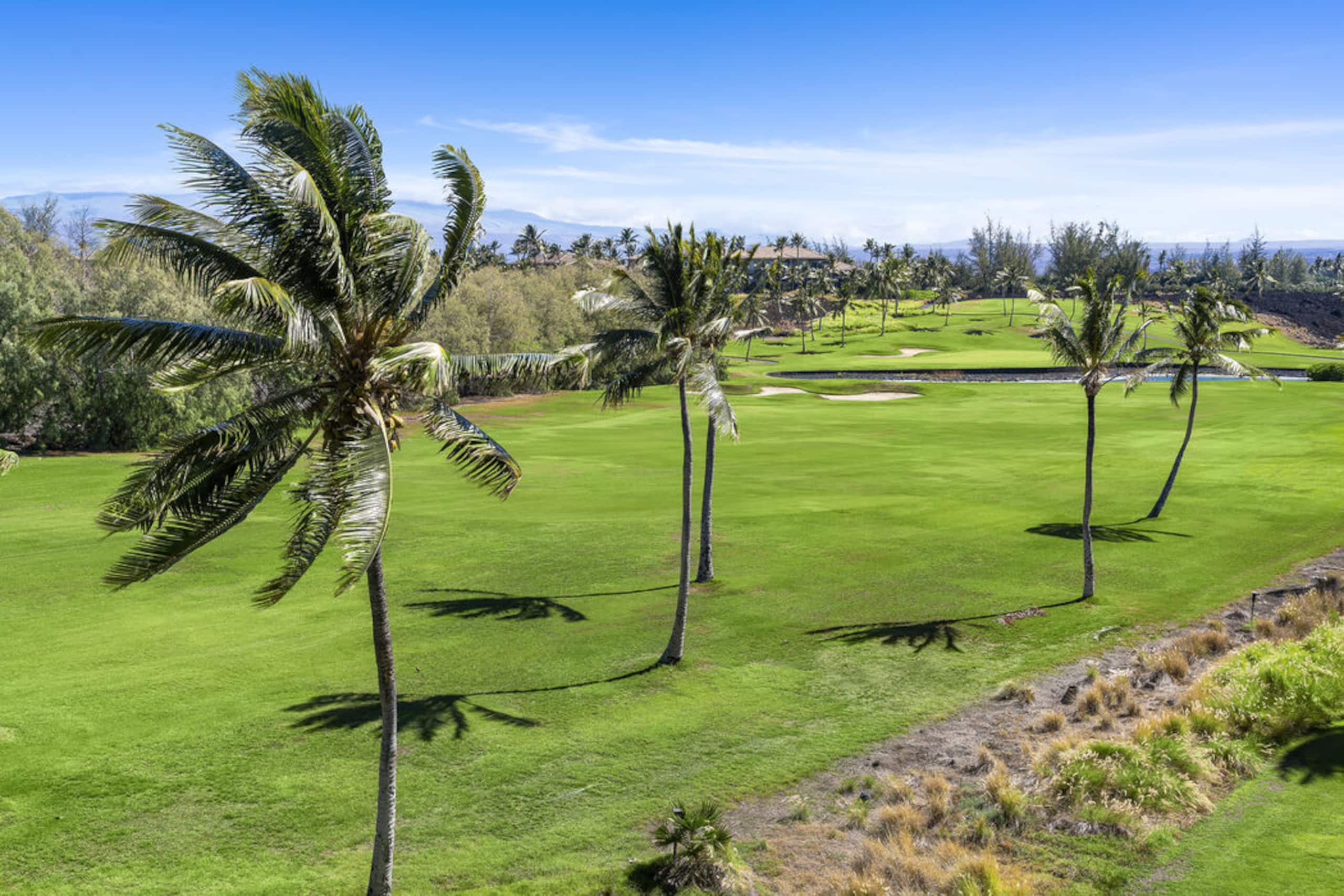 Waikoloa Beach Condo w/ Loft, AC & Golf Views - Photo 7