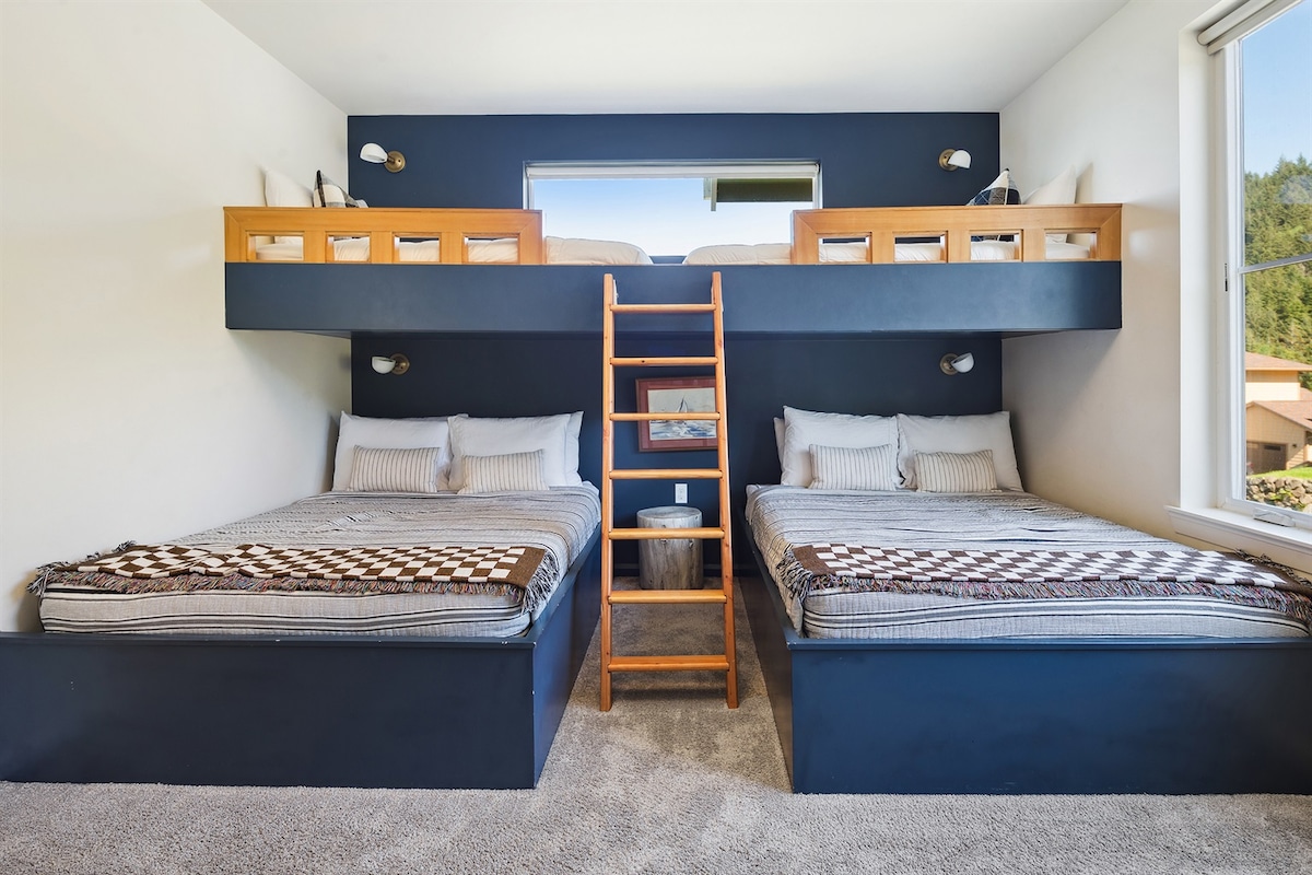 潮汐卧室# 3 ： 2张标准双人床和2张双层床，从上下铺可欣赏海景