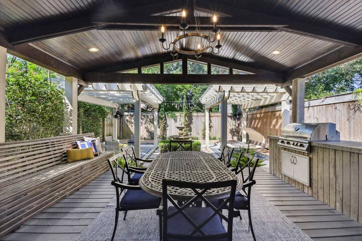 Spacious Historical Home Walking Distance to FQ gallery image 3