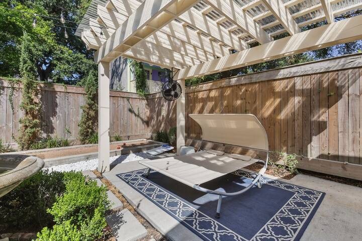 Spacious Historical Home Walking Distance to FQ gallery image 4