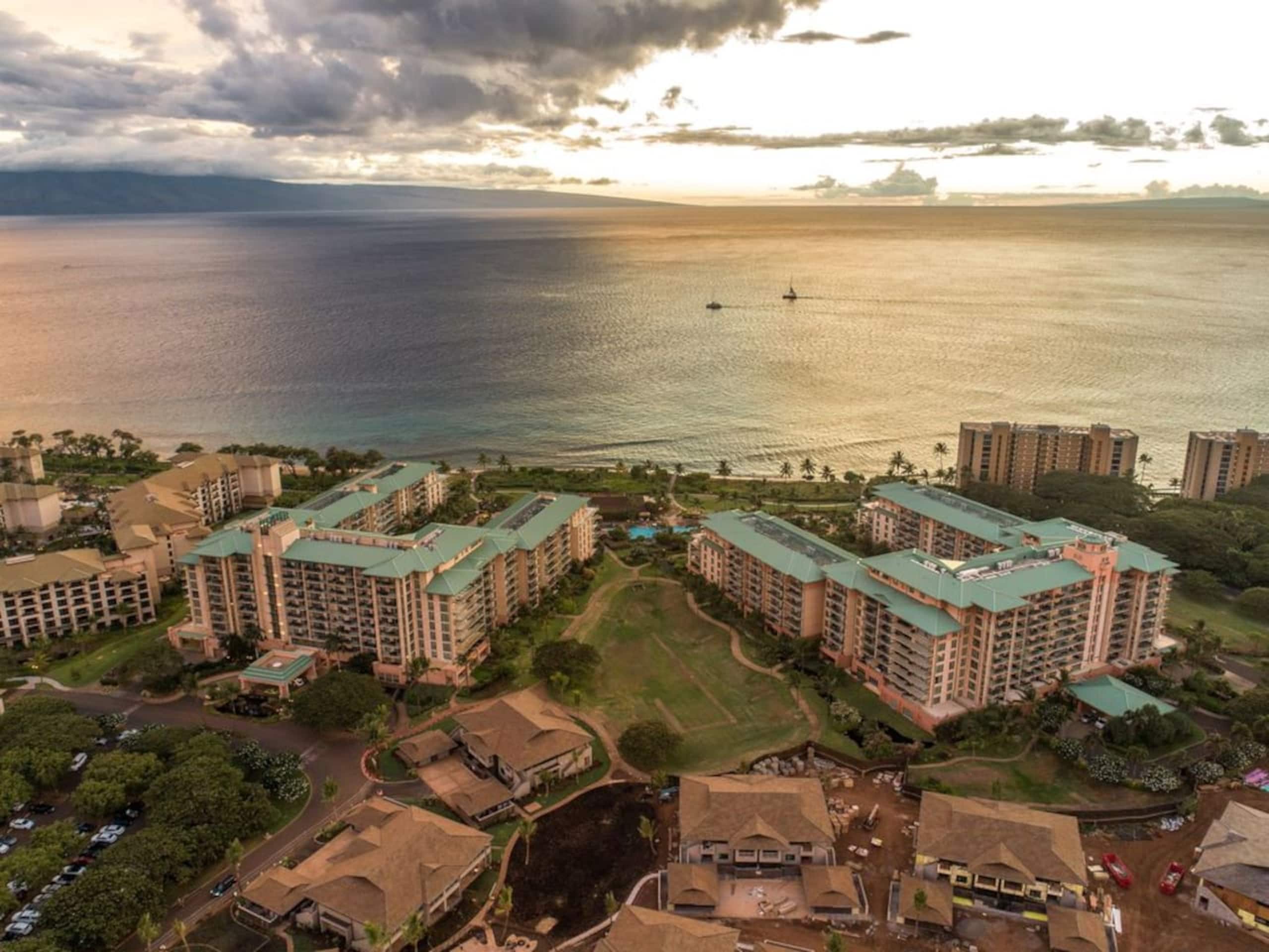 Condo in Lahaina · ★4.5 · 2 bedrooms · 3 beds · 2 private baths - Image 38