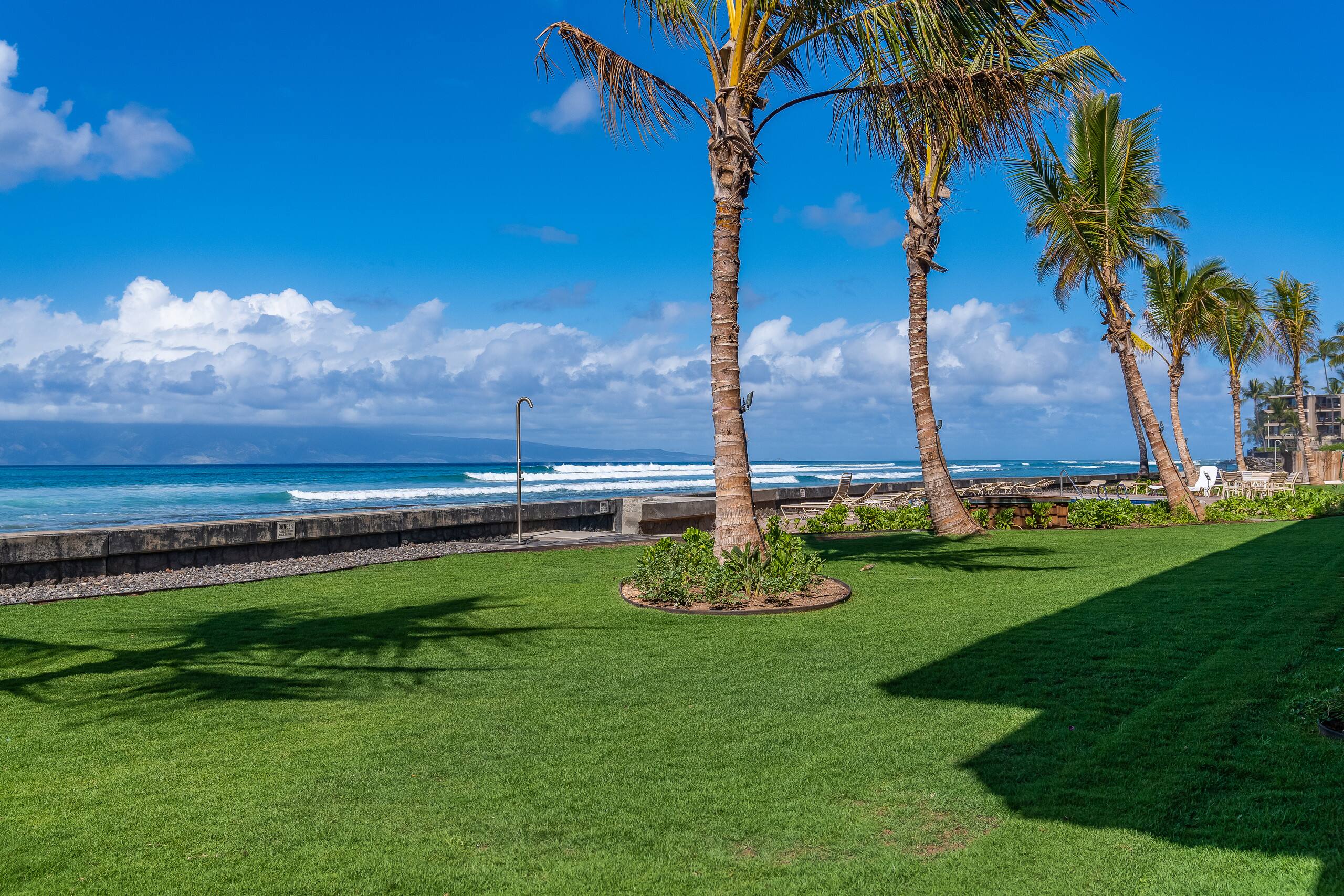 Condo in Lahaina · ★4.11 · 2 bedrooms · 4 beds · 2 baths - Image 39