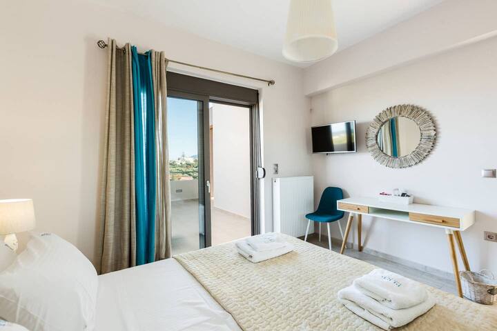 Peris 2 Luxury Villa In Chania, Private Pool gallery image 3