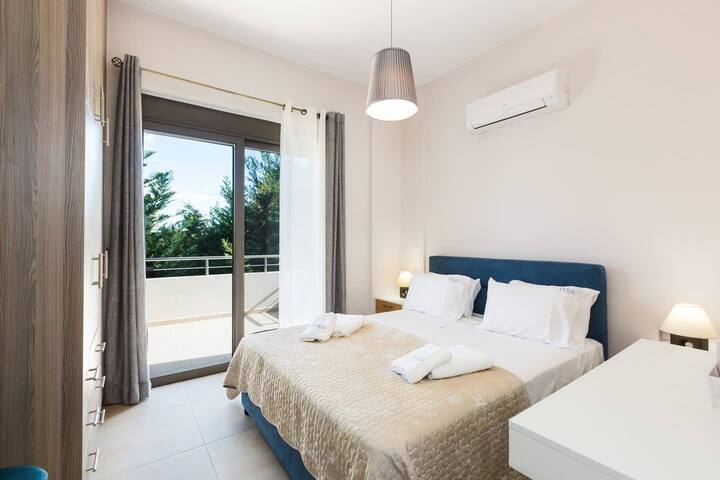 Peris 2 Luxury Villa In Chania, Private Pool gallery image 4