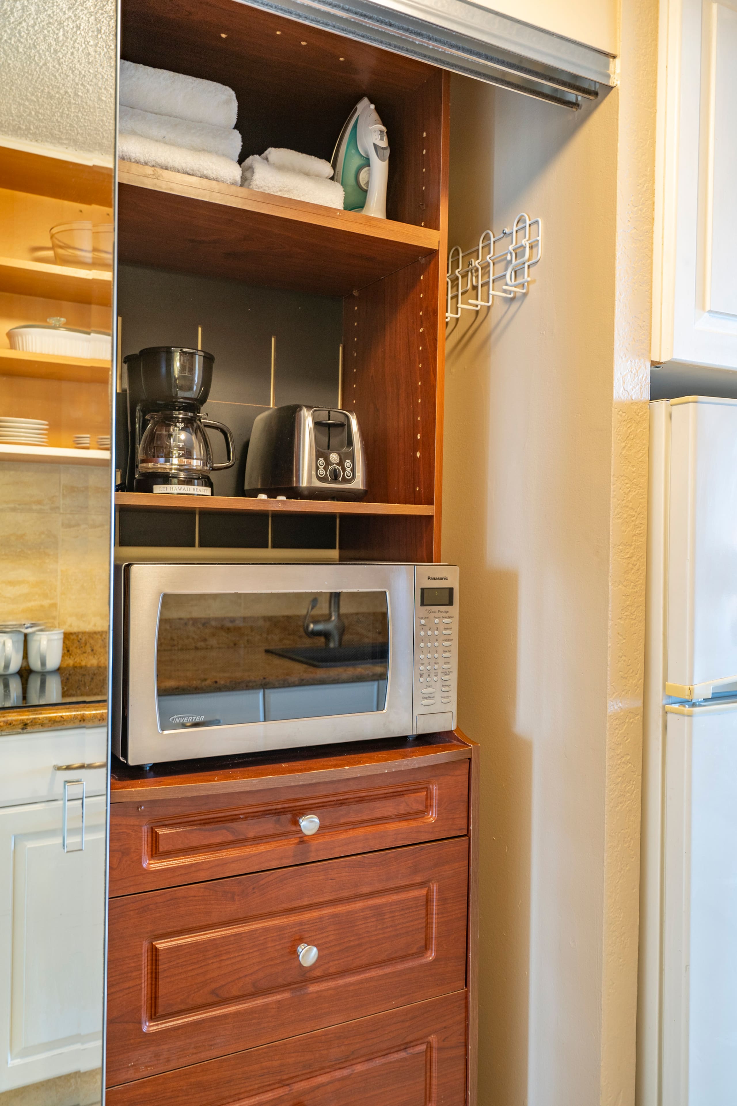 Condo in Honolulu · ★4.08 · 1 bedroom · 2 beds · 1 shared bath - Image 29