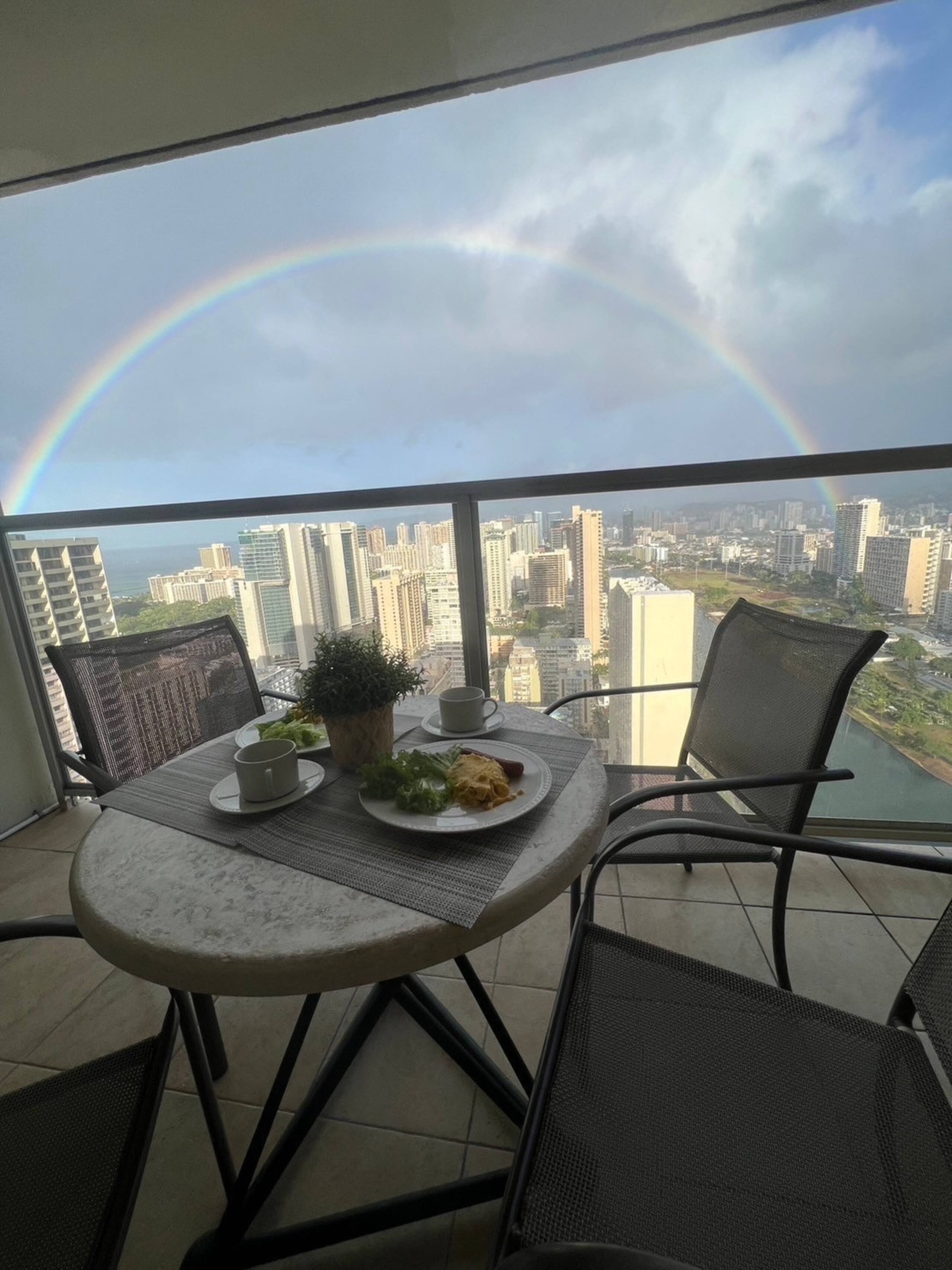 Condo in Honolulu · ★4.08 · 1 bedroom · 2 beds · 1 shared bath - Image 21