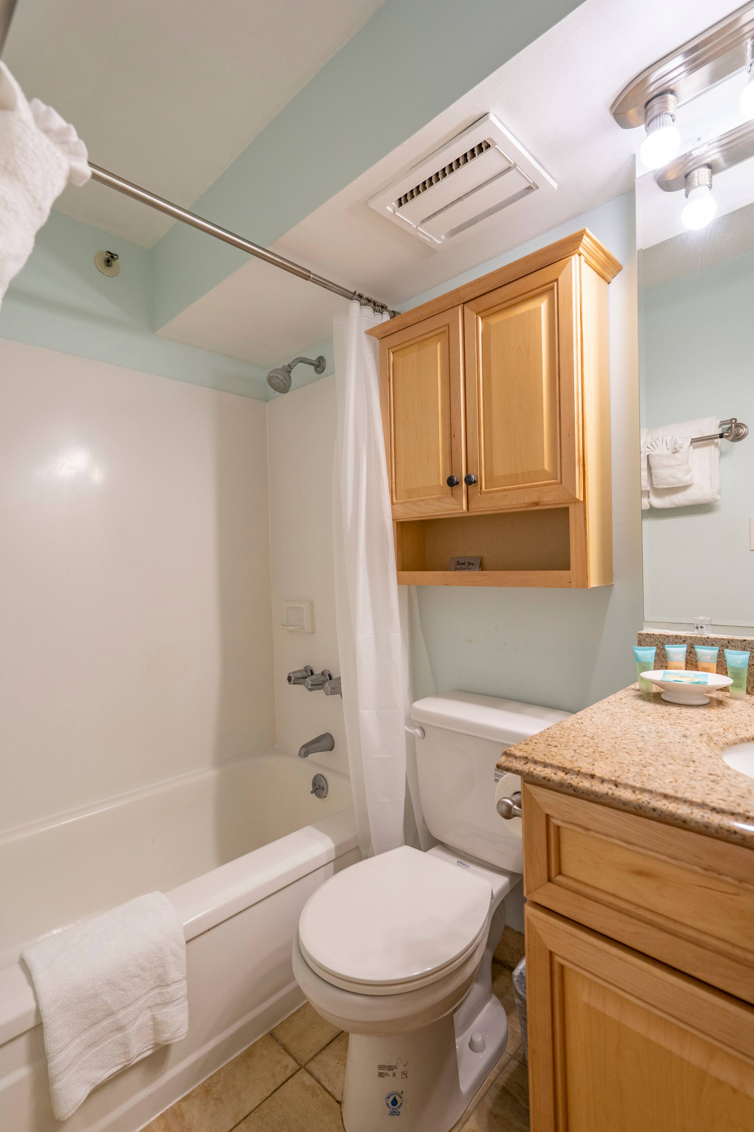 Condo in Honolulu · ★4.08 · 1 bedroom · 2 beds · 1 shared bath - Image 27