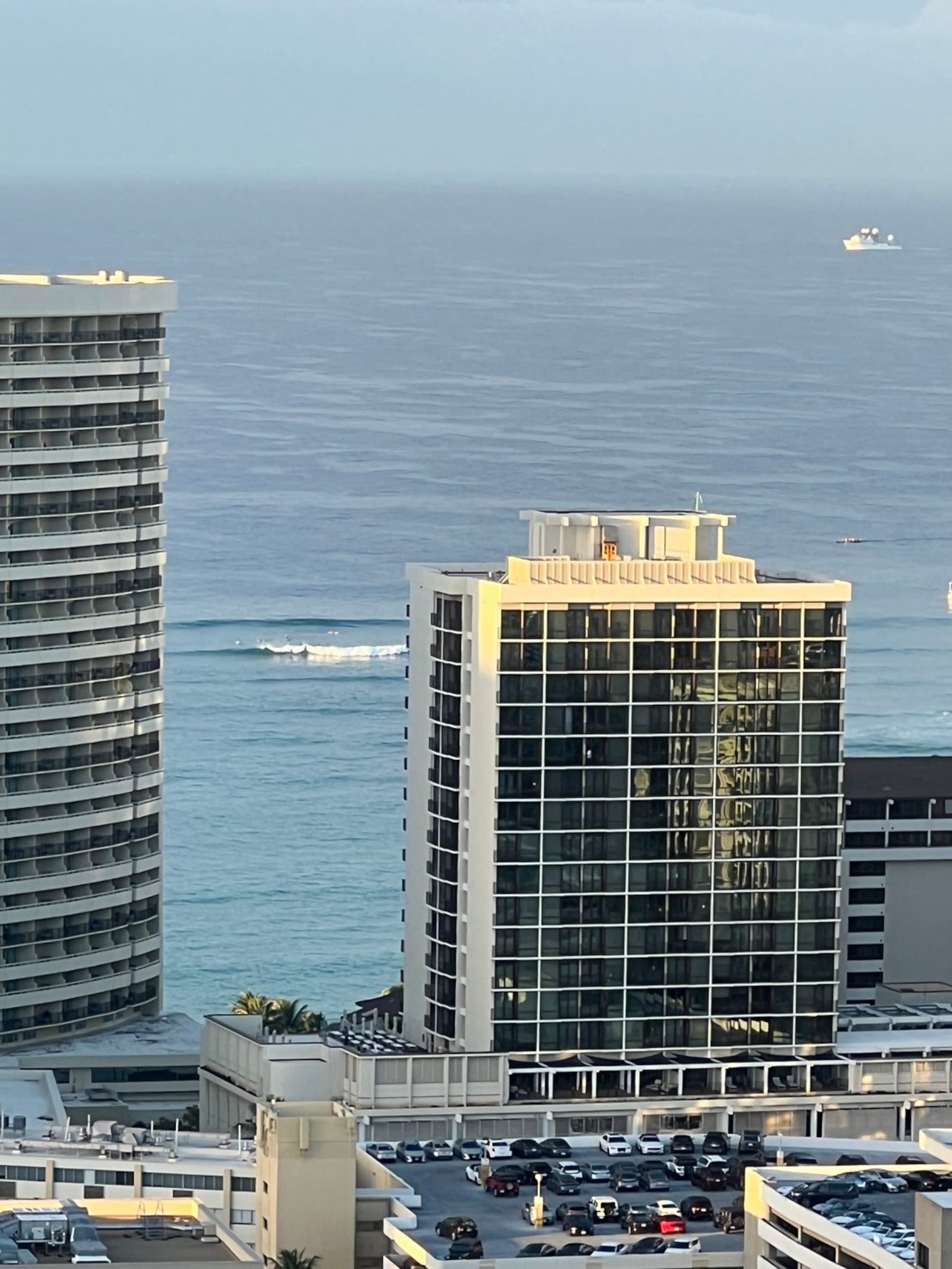 Condo in Honolulu · ★4.08 · 1 bedroom · 2 beds · 1 shared bath - Image 1