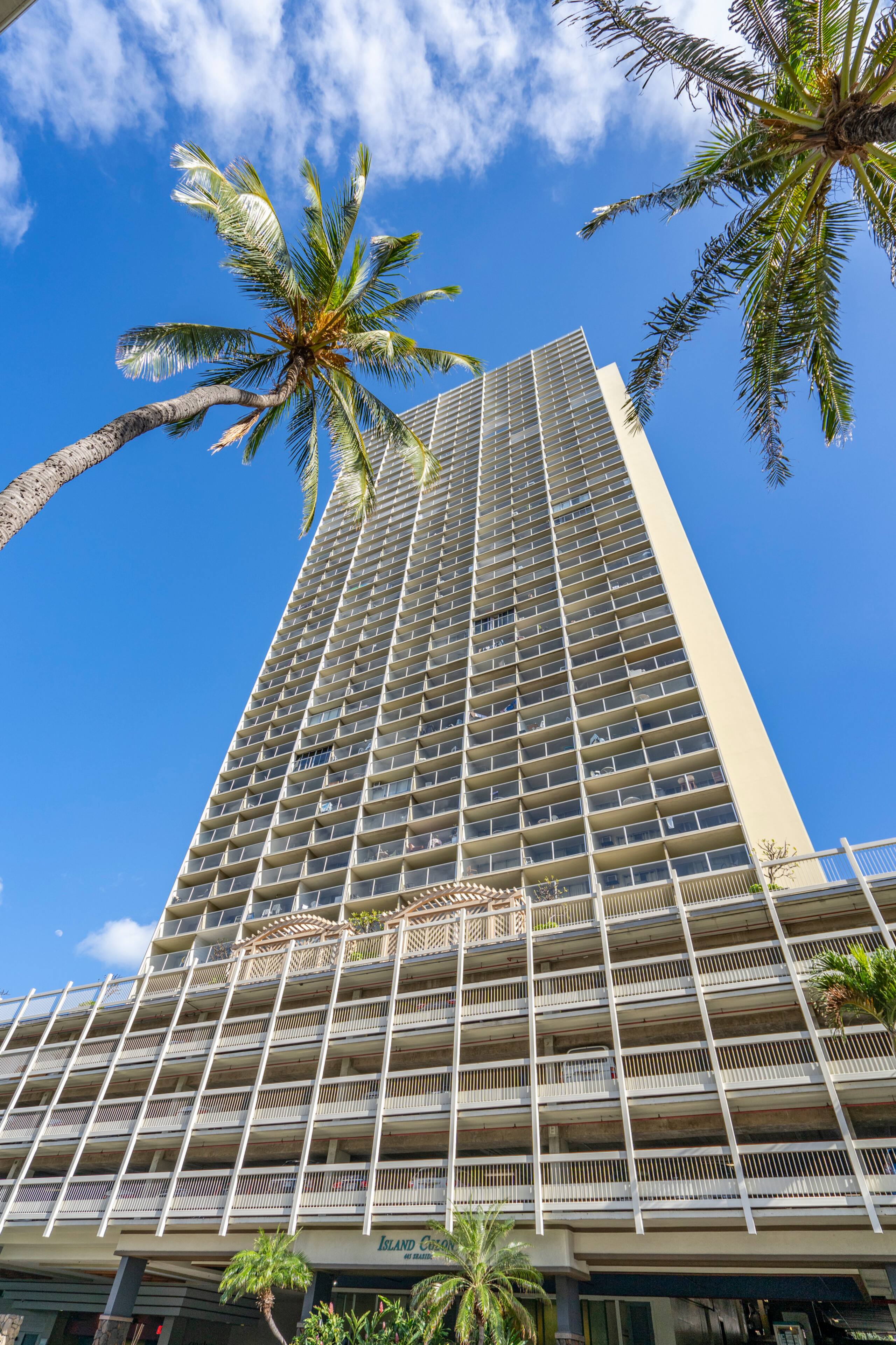 Condo in Honolulu · ★4.08 · 1 bedroom · 2 beds · 1 shared bath - Image 11