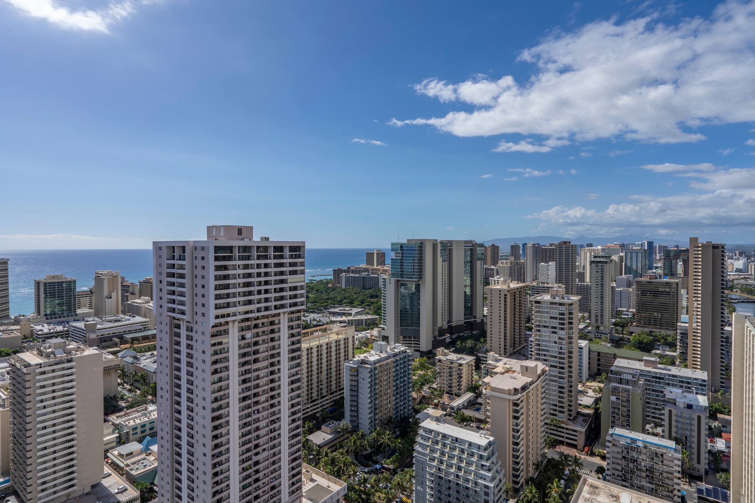 Condo in Honolulu · ★4.08 · 1 bedroom · 2 beds · 1 shared bath - Image 36