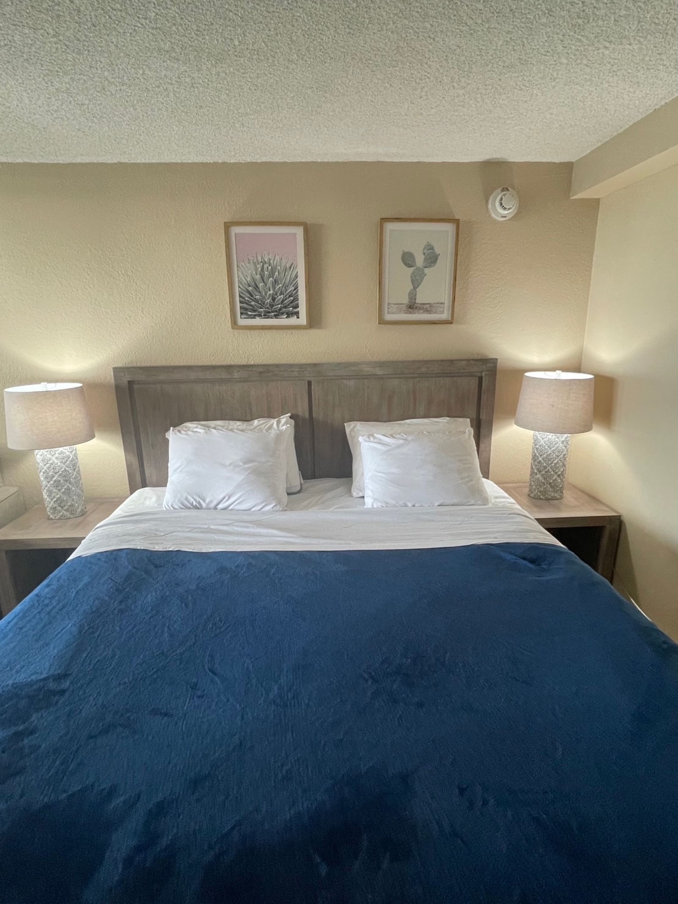 Condo in Honolulu · ★4.08 · 1 bedroom · 2 beds · 1 shared bath - Image 23