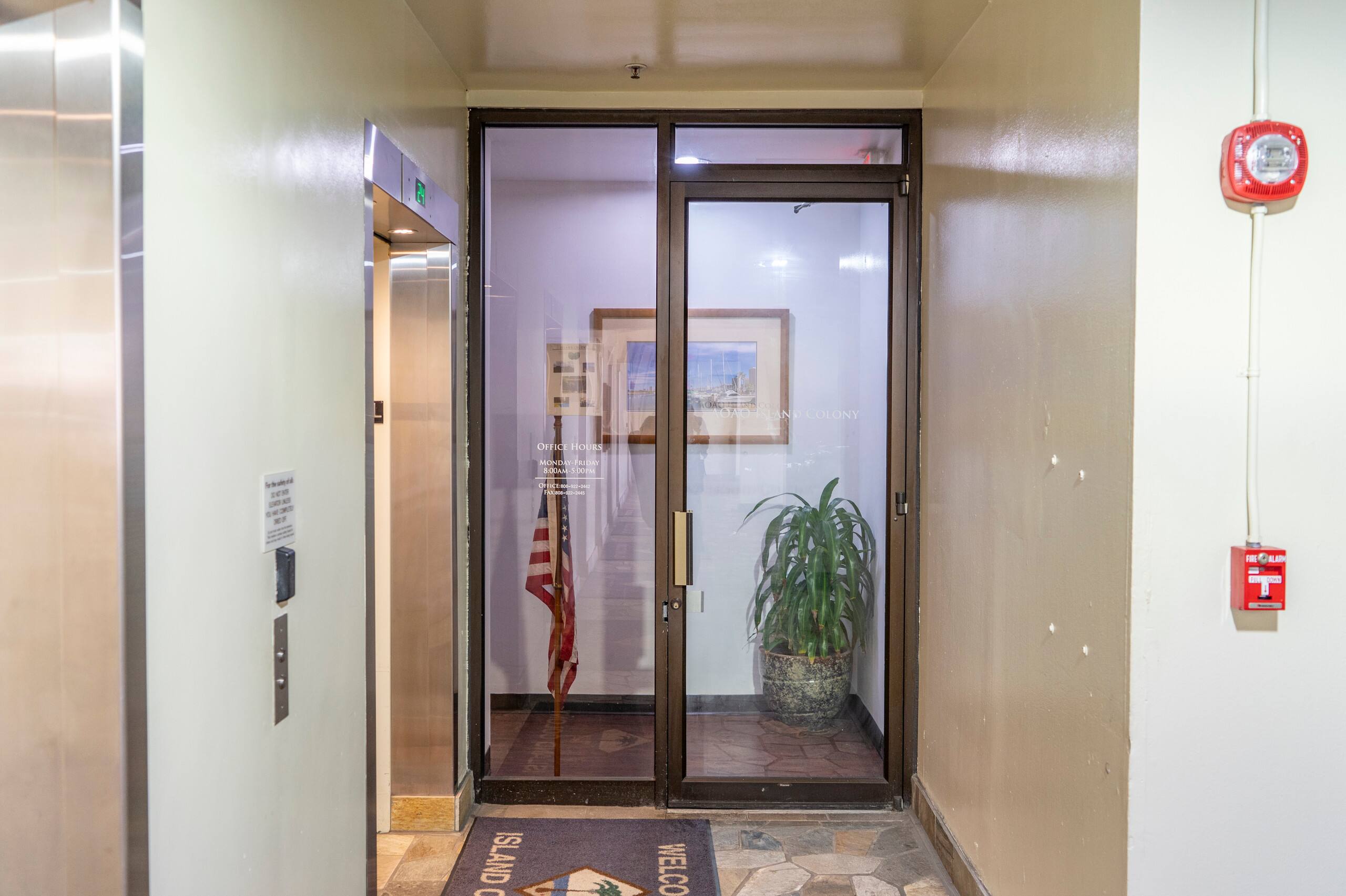 Condo in Honolulu · ★4.08 · 1 bedroom · 2 beds · 1 shared bath - Image 15
