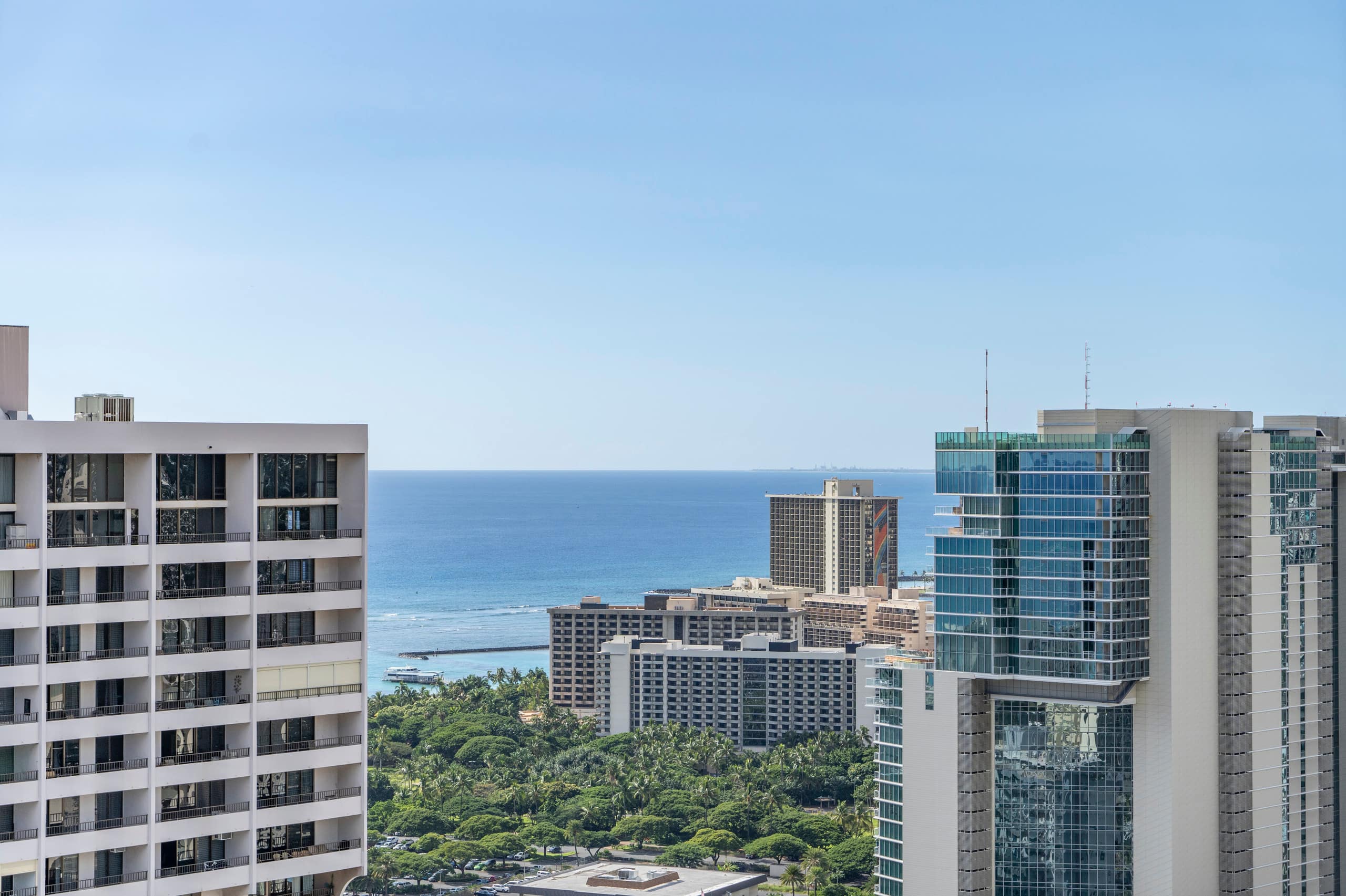 Condo in Honolulu · ★4.08 · 1 bedroom · 2 beds · 1 shared bath - Image 28