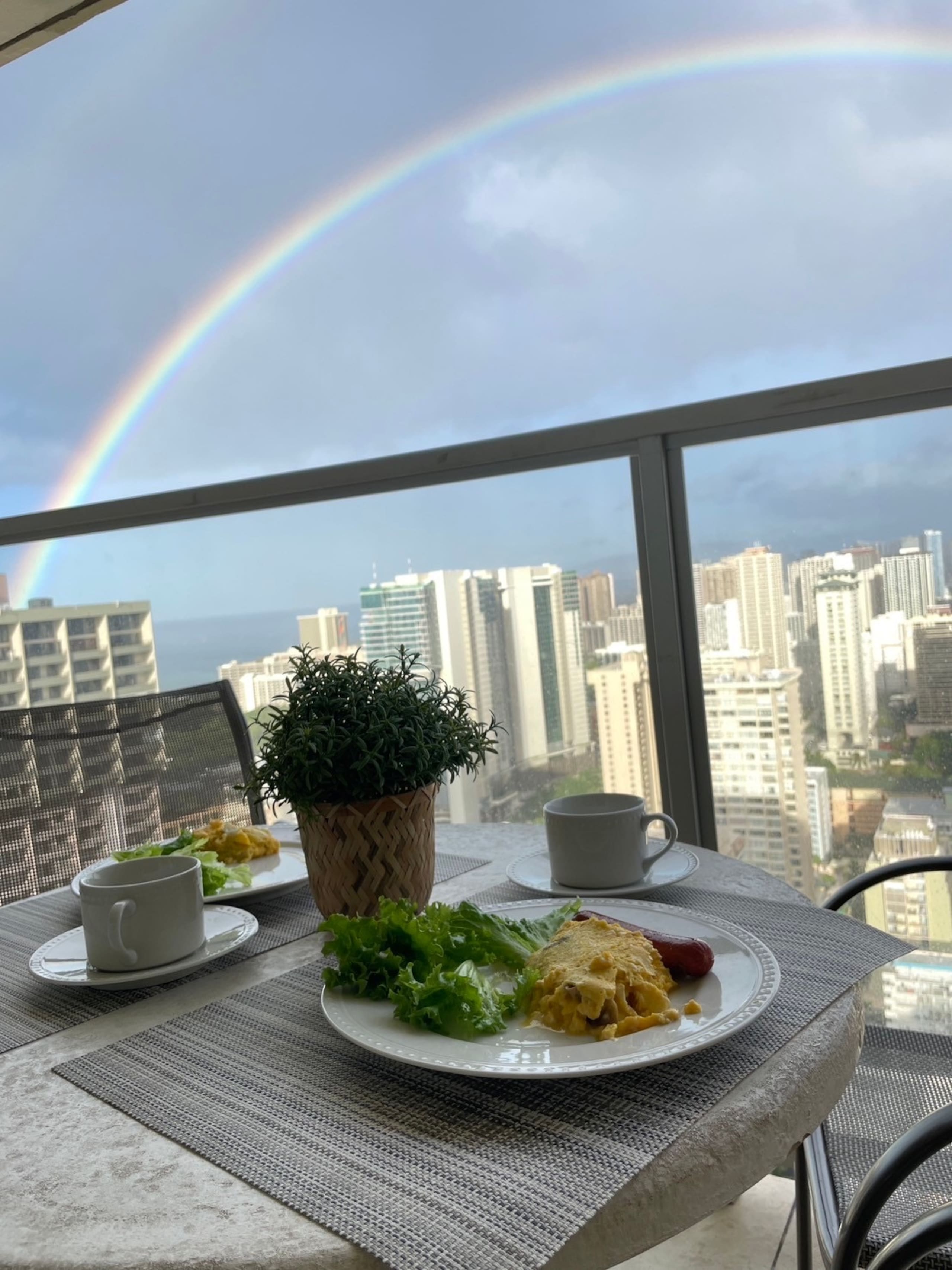 Condo in Honolulu · ★4.08 · 1 bedroom · 2 beds · 1 shared bath - Image 31