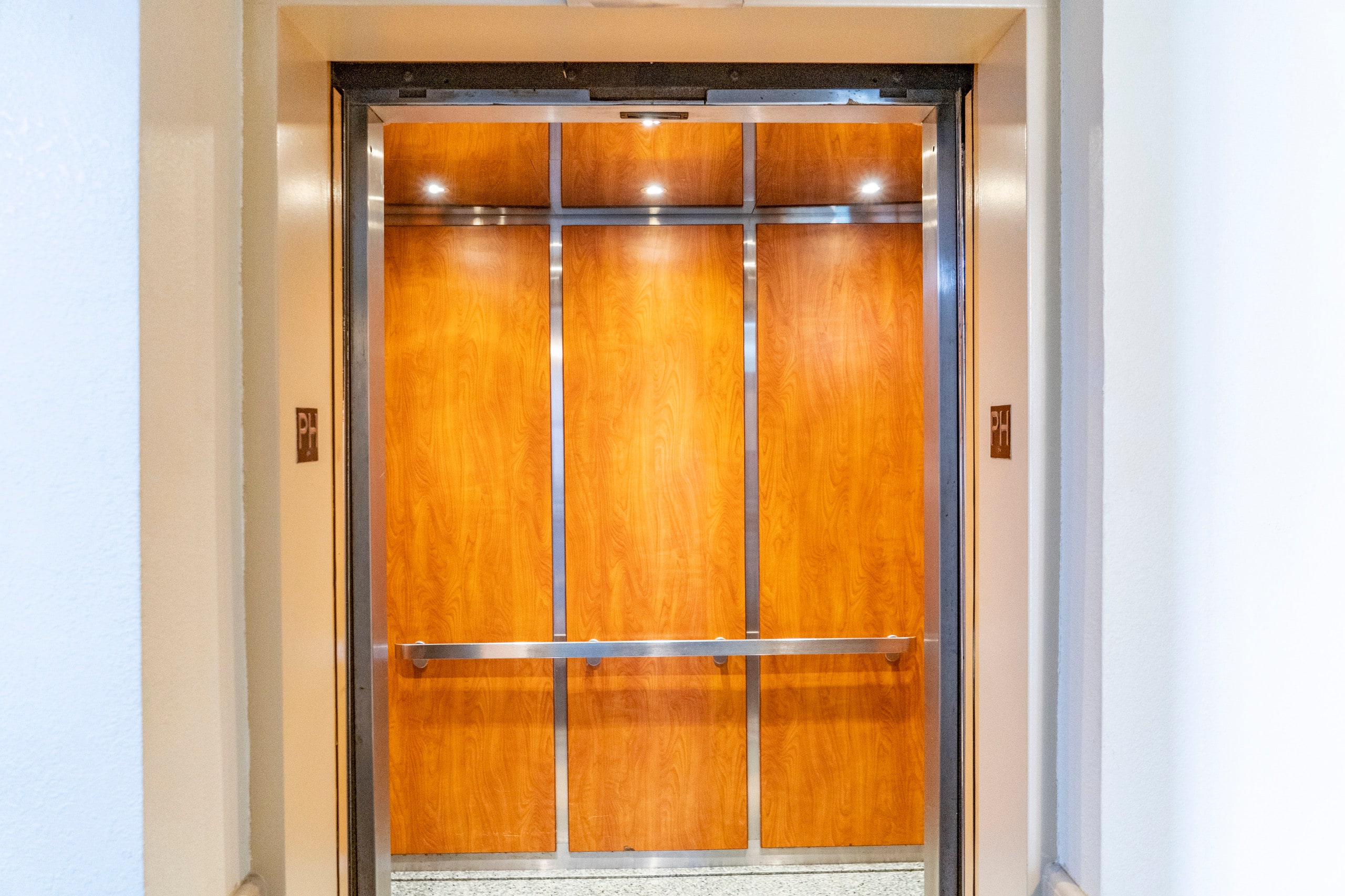 Condo in Honolulu · ★4.08 · 1 bedroom · 2 beds · 1 shared bath - Image 39