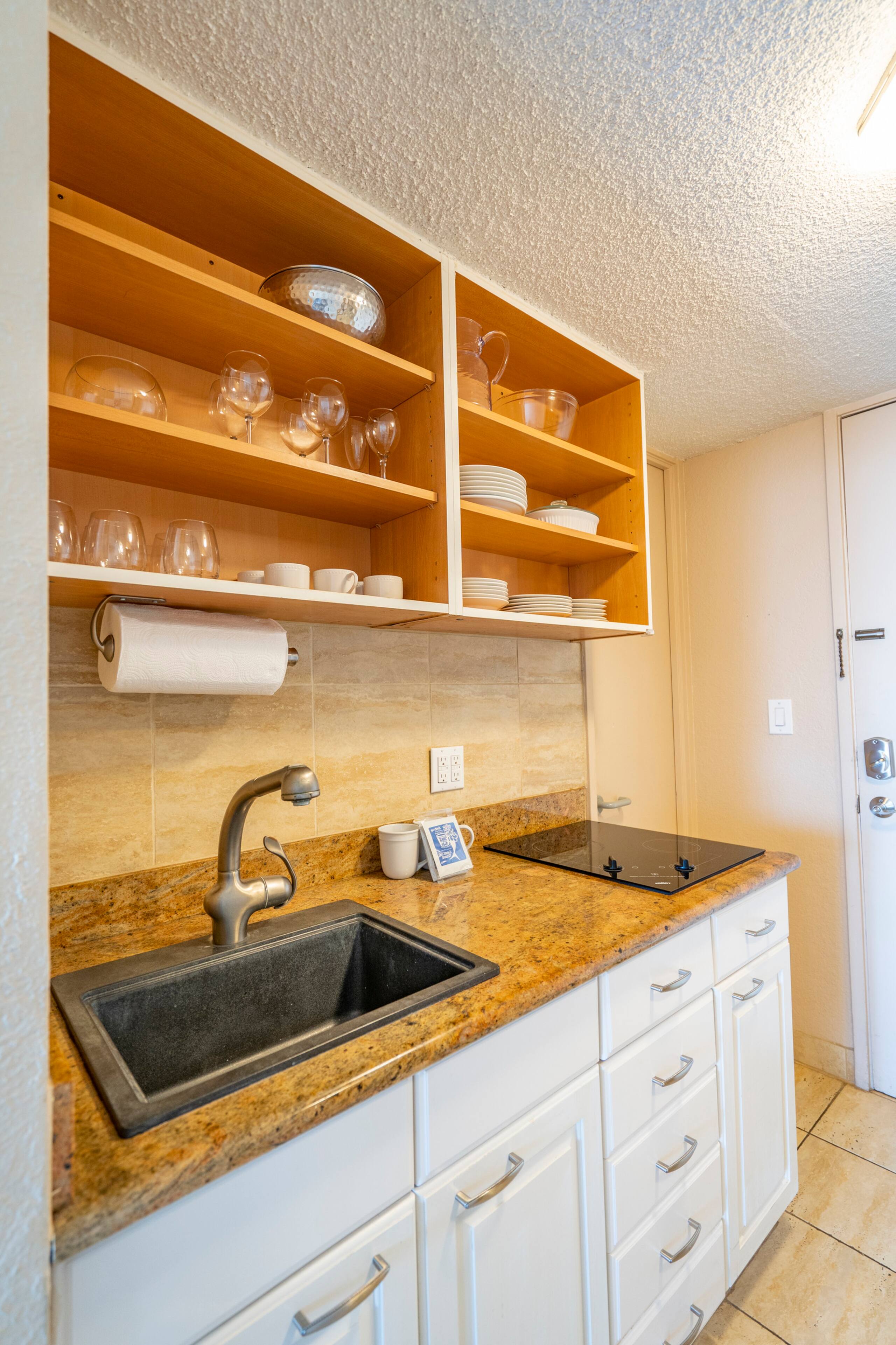 Condo in Honolulu · ★4.08 · 1 bedroom · 2 beds · 1 shared bath - Image 26