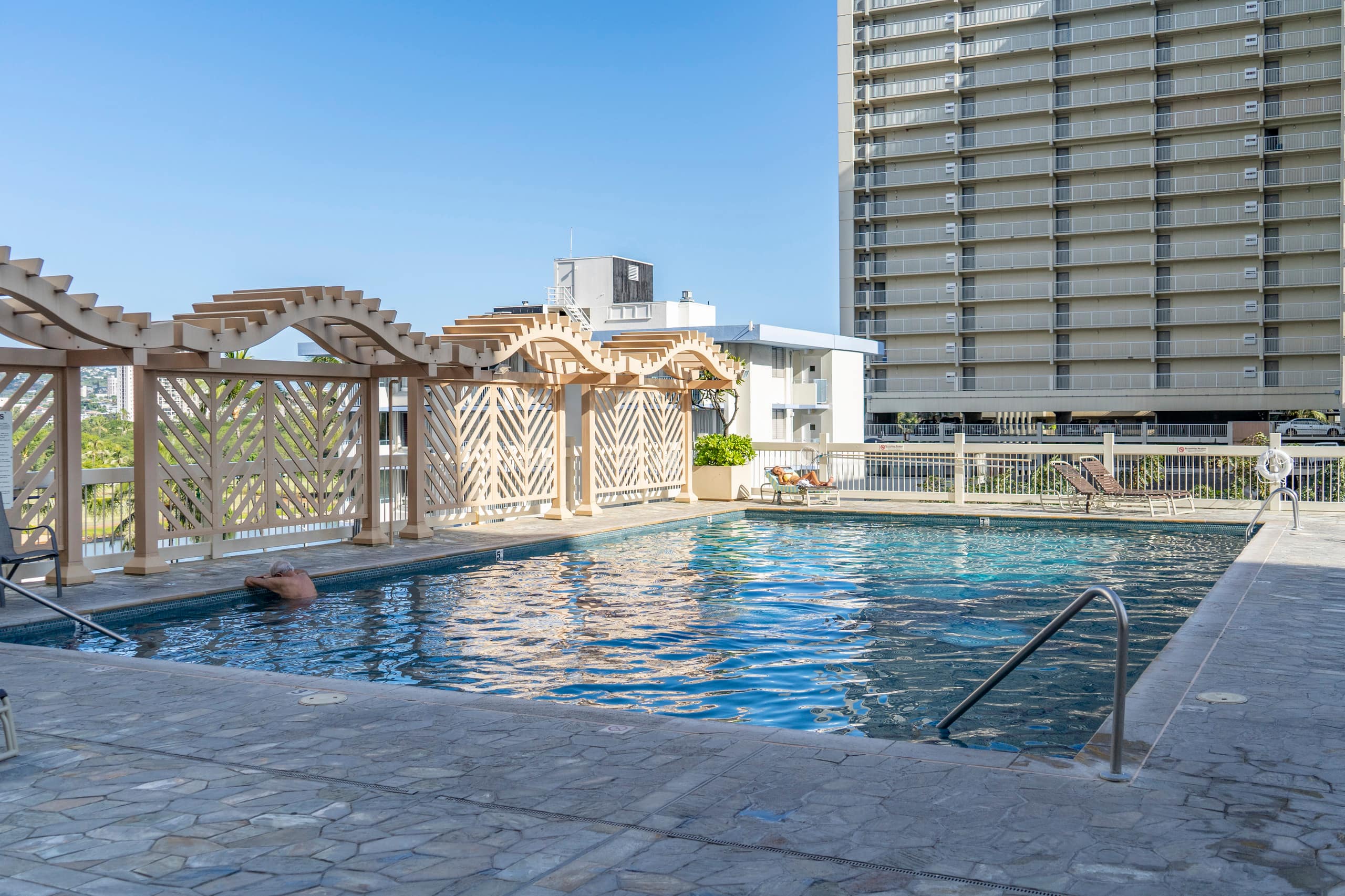 Condo in Honolulu · ★4.08 · 1 bedroom · 2 beds · 1 shared bath - Image 10