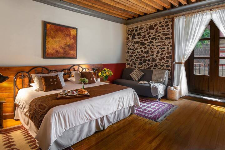 CASA SAUTO 2 Suites in Historic building/sleeps 8 gallery image 4