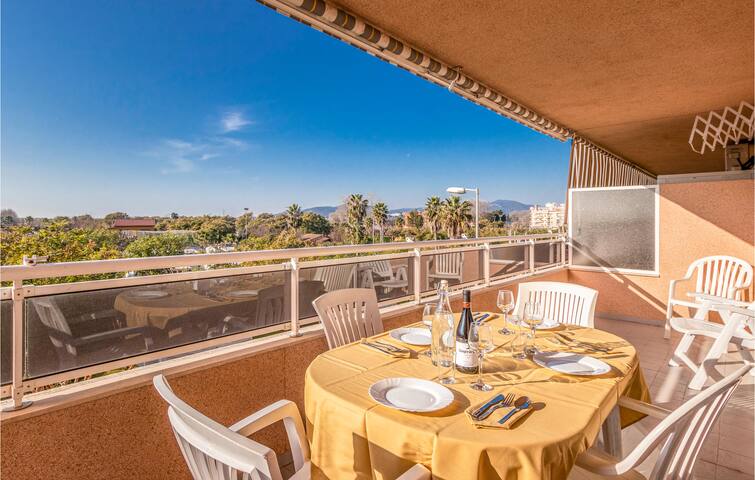 Awesome apartment in Blanes gallery image 2