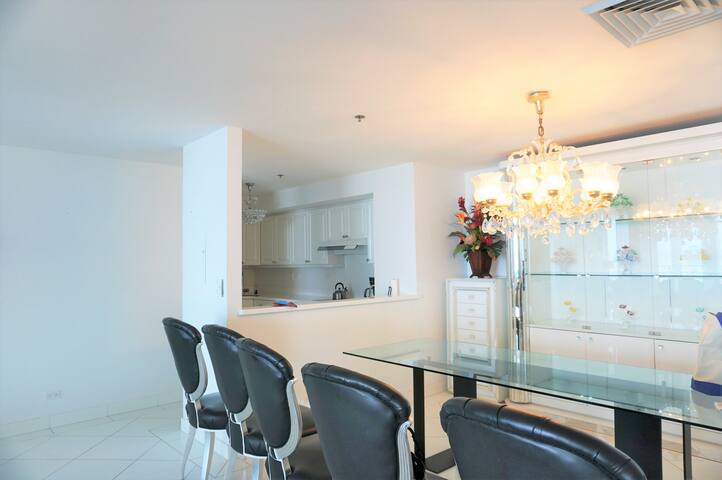 Ilikai 2602 3br/2ba Penthouse Ocean/Harbor View gallery image 5