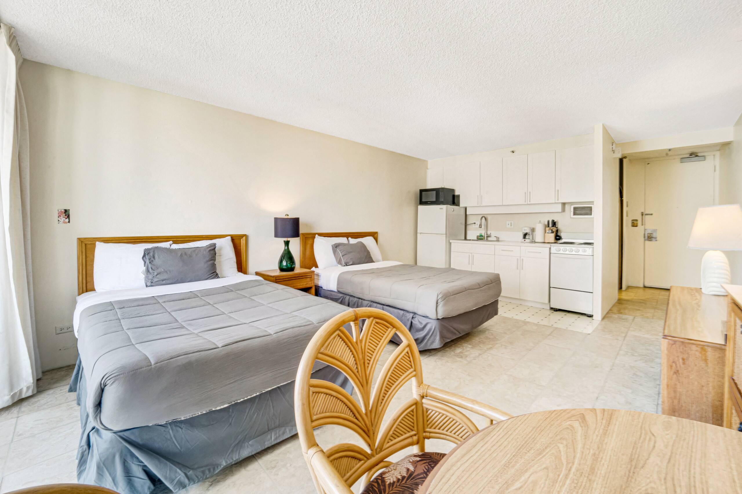 Marine Surf Waikiki 1505 Studio w/Parking Stall - Image 4