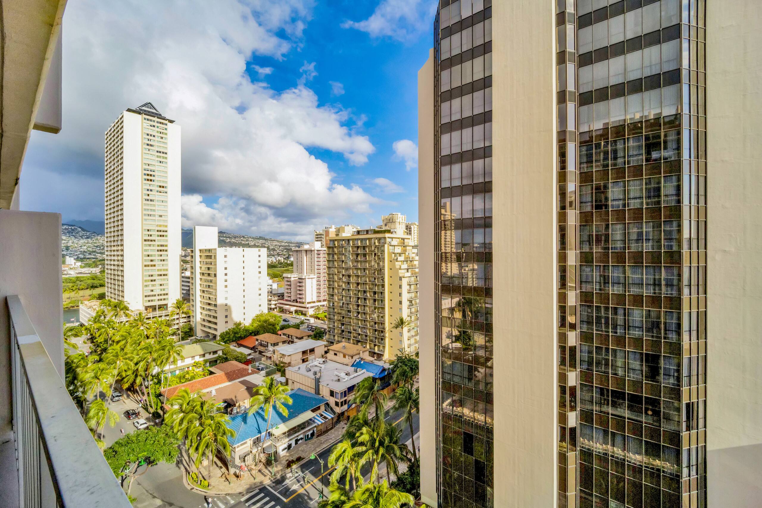 Marine Surf Waikiki 1505 Studio w/Parking Stall - Image 14