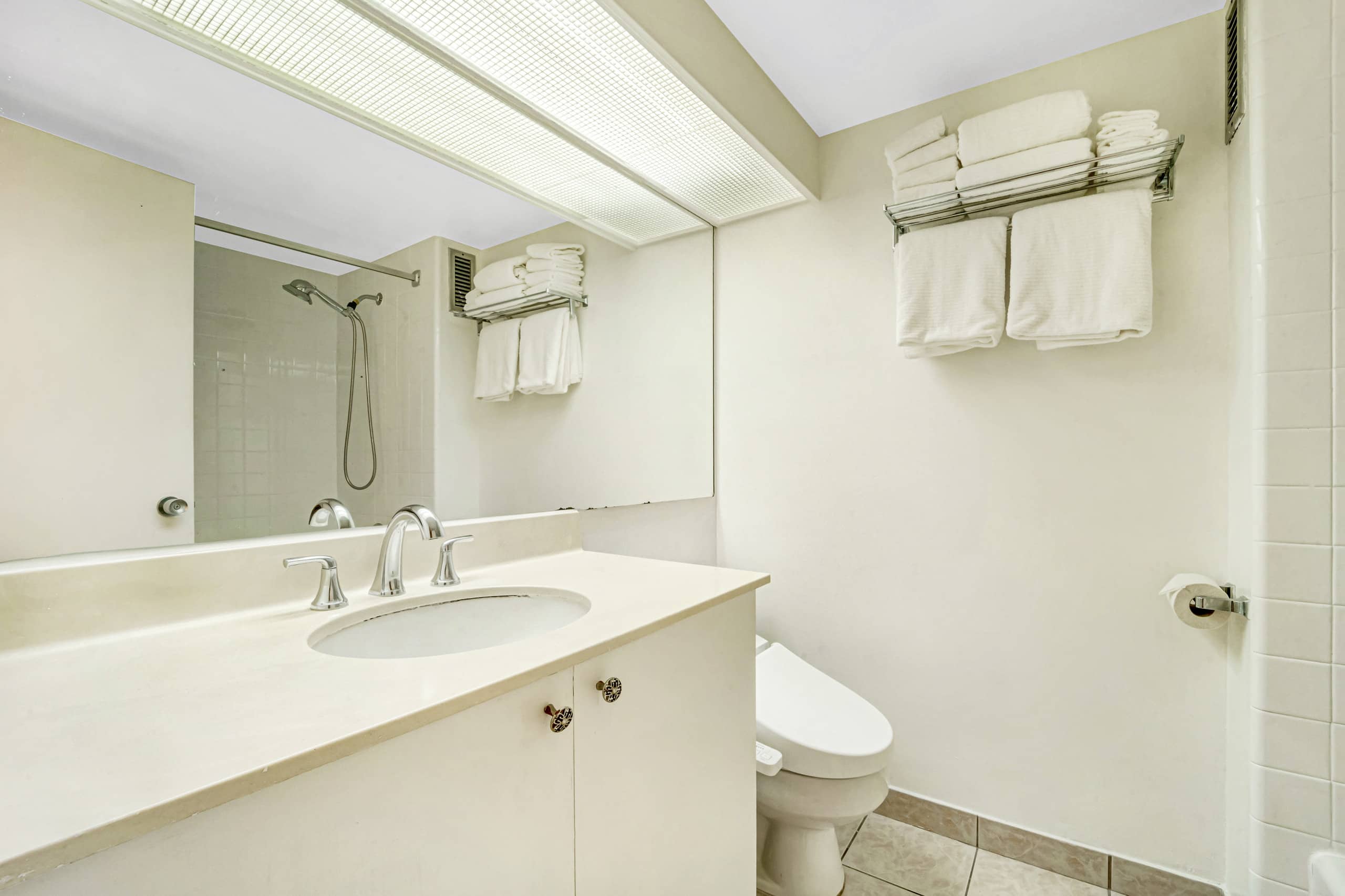 Marine Surf Waikiki 1505 Studio w/Parking Stall - Image 11