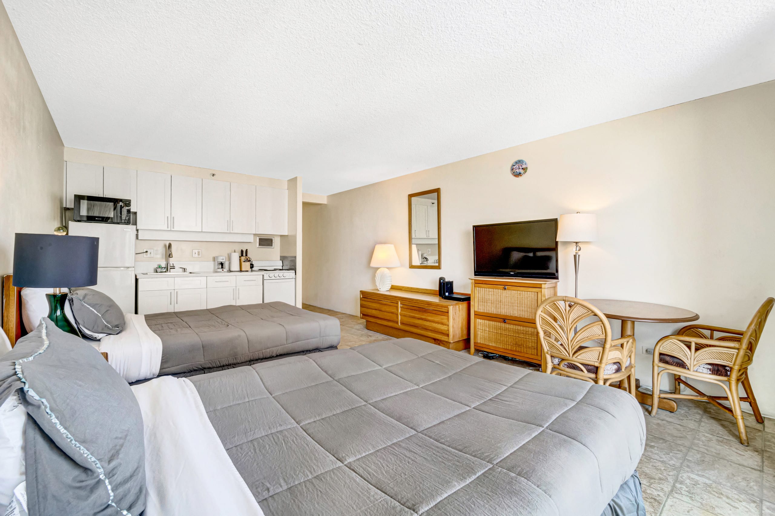 Marine Surf Waikiki 1505 Studio w/Parking Stall - Image 7