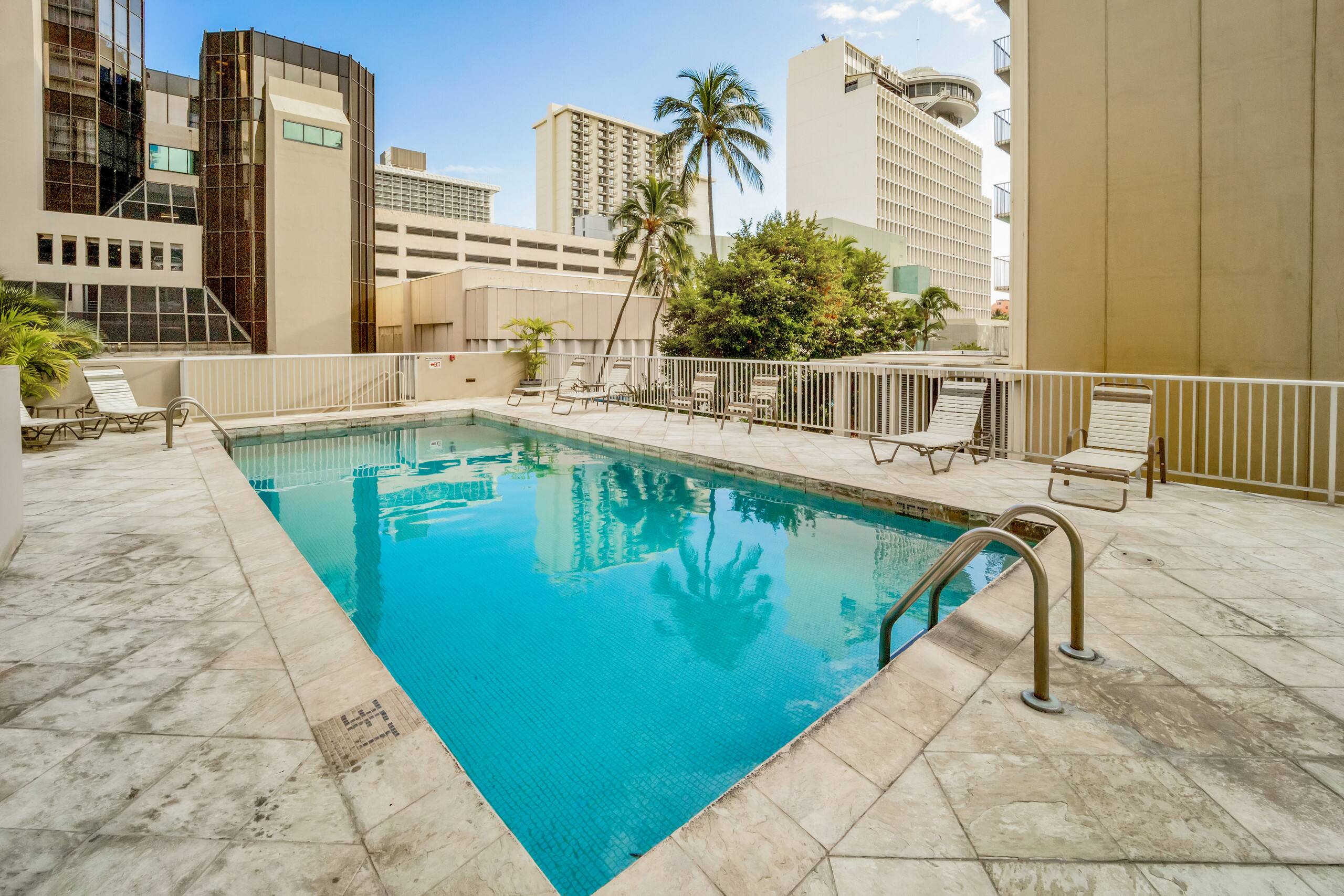 Marine Surf Waikiki 1505 Studio w/Parking Stall - Image 17