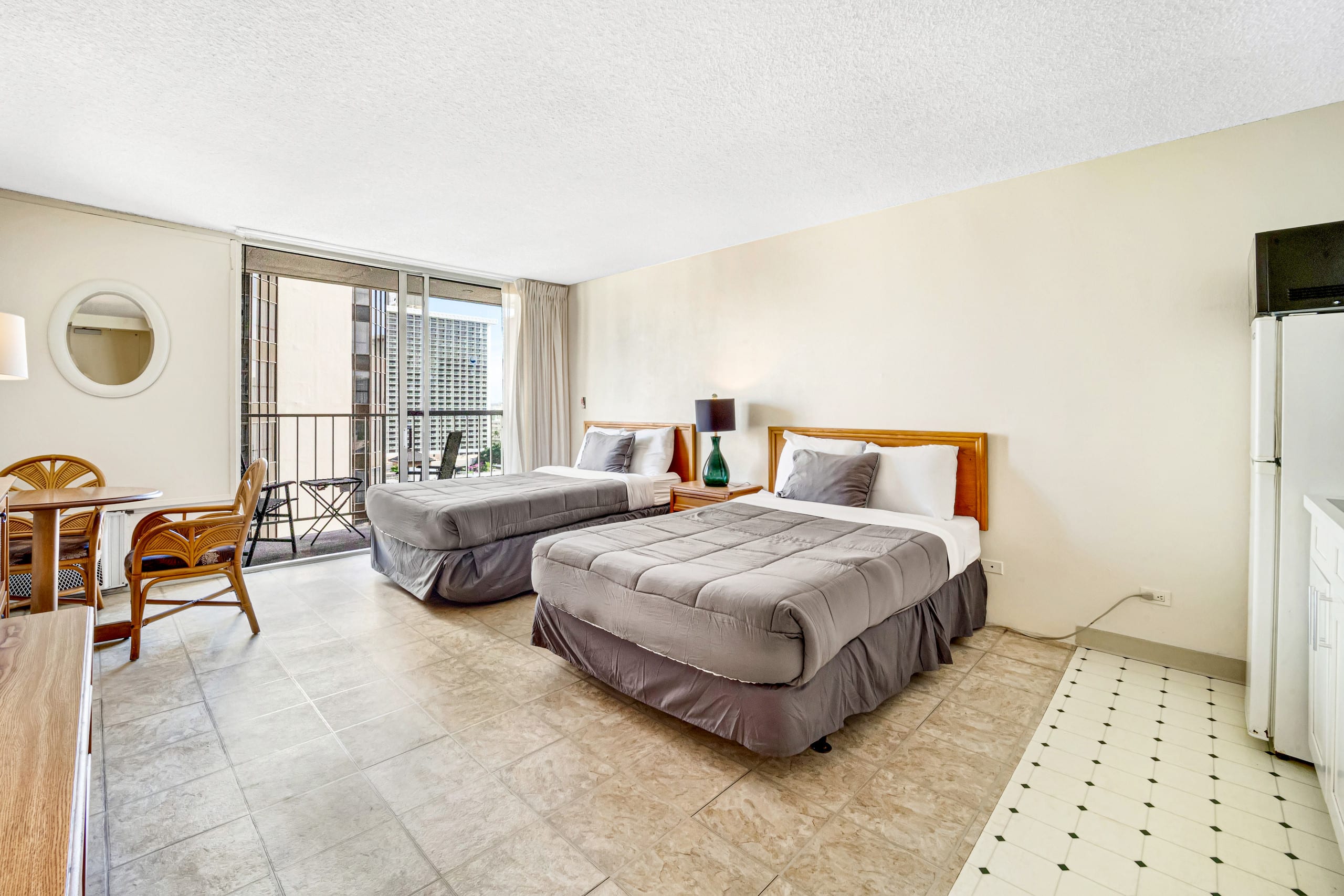 Marine Surf Waikiki 1505 Studio w/Parking Stall - Image 1