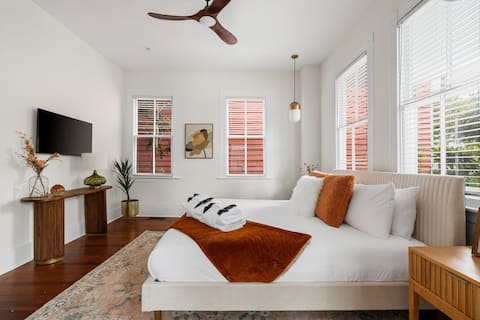 Chic Historic Victorian Duplex 2 Blocks To King