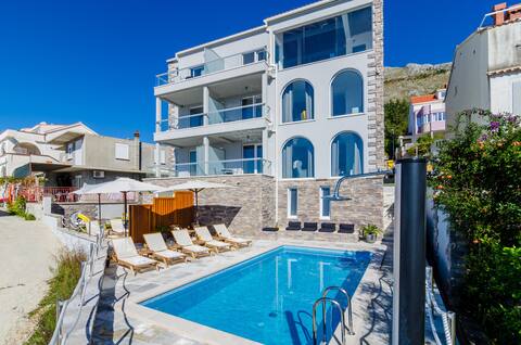 Apartment License to Chill -Two Bedroom Apartment with Sea View and Shared Swimming Pool