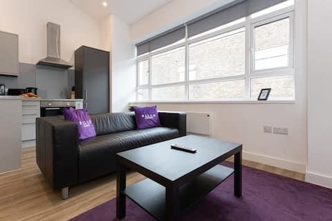 Top Airbnb: Modern Spacious Duplex in the heart of Manchester in Cheetham Hill