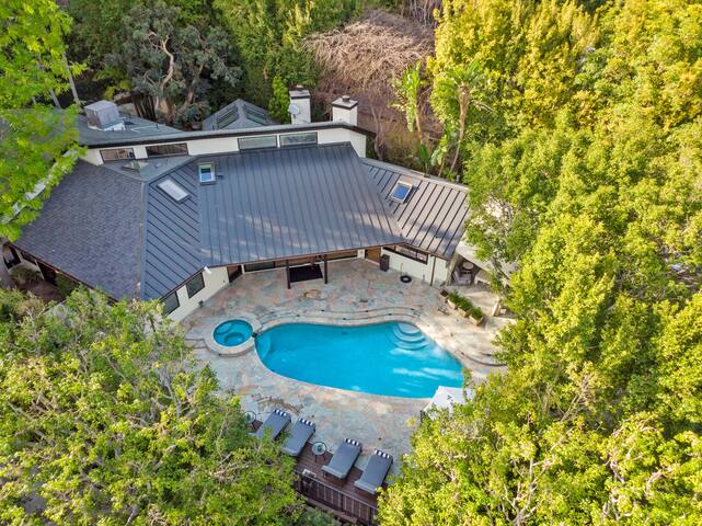 Villa Marmont by Stay Awhile Villas gallery image 3