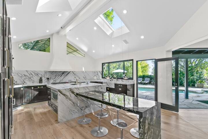 Villa Marmont by Stay Awhile Villas gallery image 2