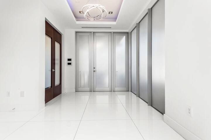 Stunning Modern Waterfront Estate w/ Private Dock gallery image 2